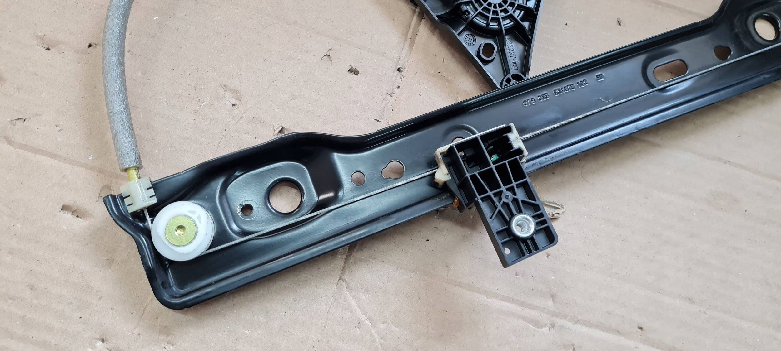 Jeep Grand Cherokee WL 2022 window regulator mechanism left rear part