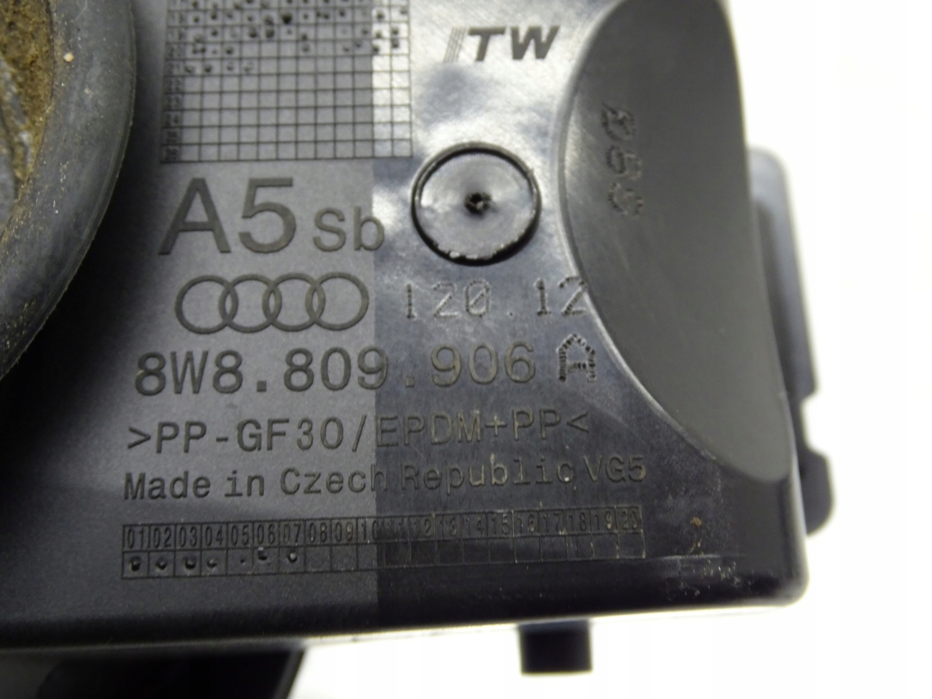 KLAPKA Behälter des Kraftstoffsbehälters AUDI A5 8W8809906A