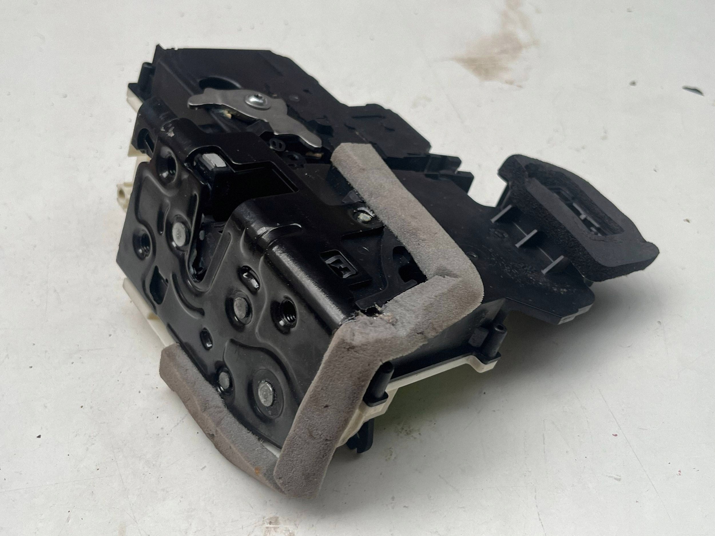 AUDI A6 C8 lock door right rear part 4K0839016P @M