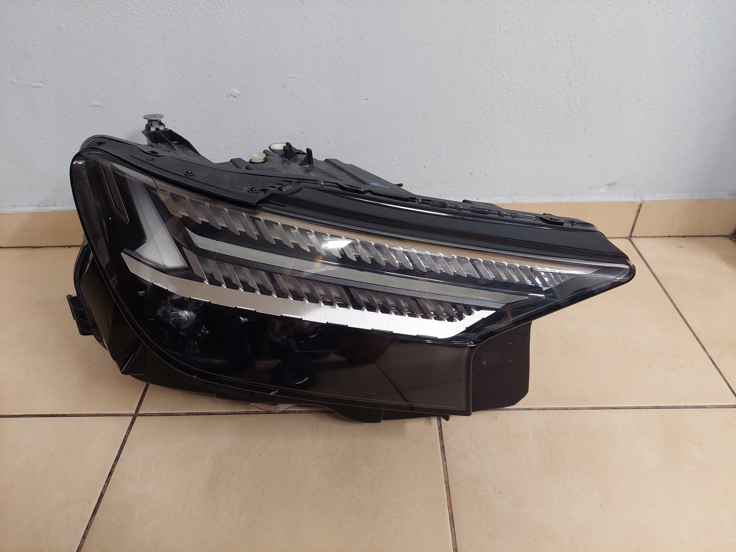 AUDI Q4 E-TRON FULL LED MATRIX