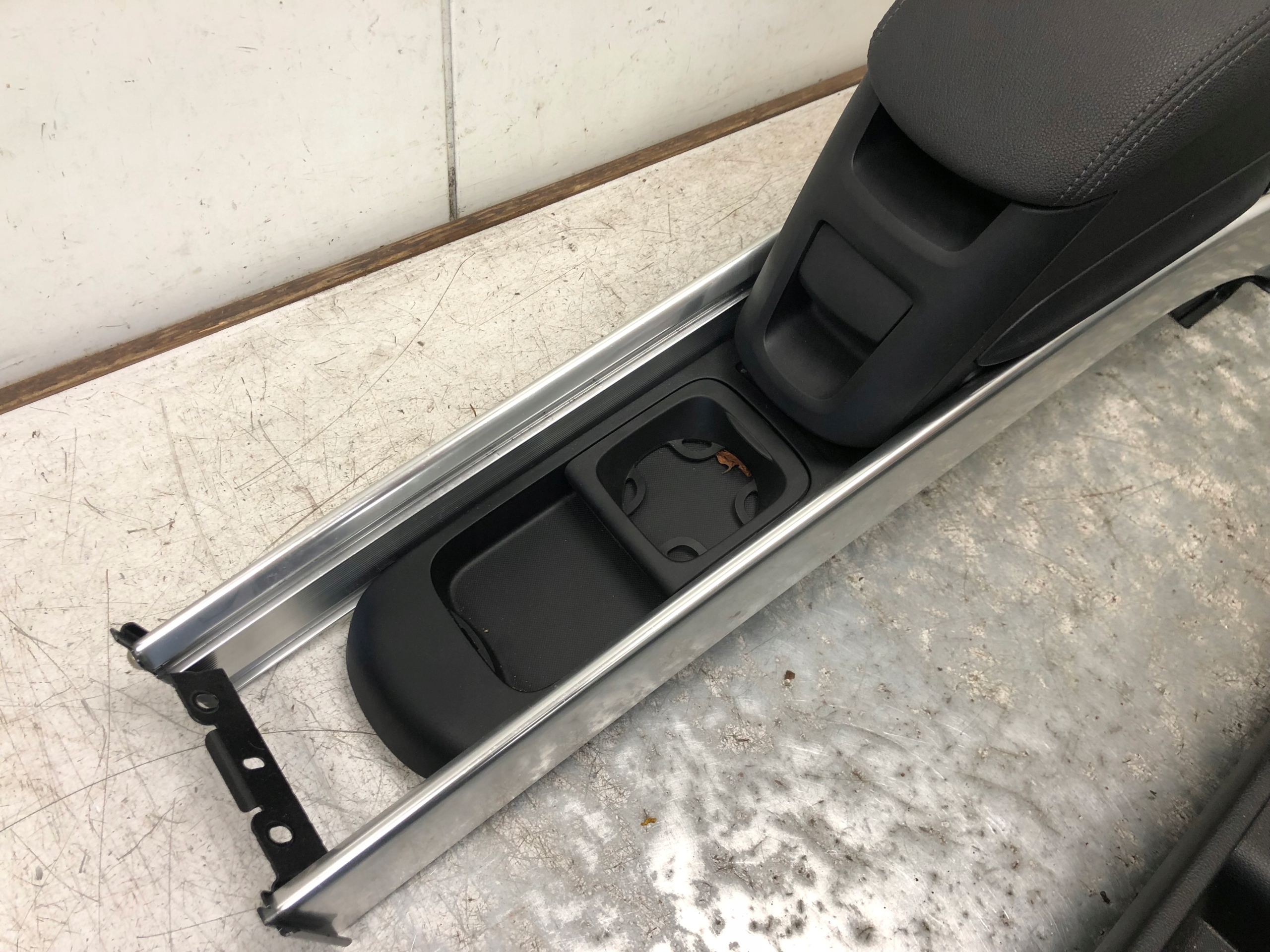 TUNEL central armrest OPEL MERIVA B 13260358