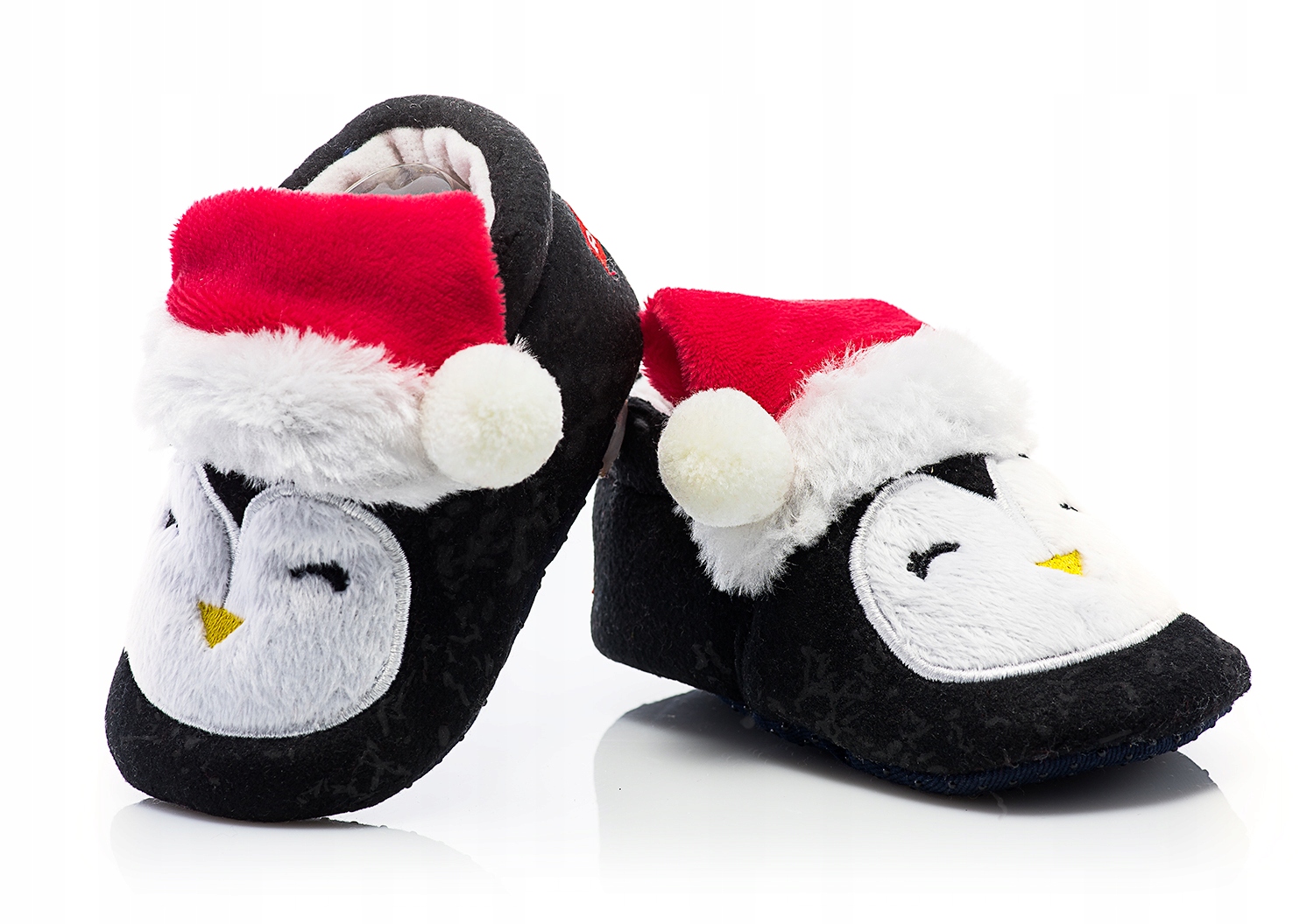 

Świąteczne lekkie buciki niemowlęce z pingwinem