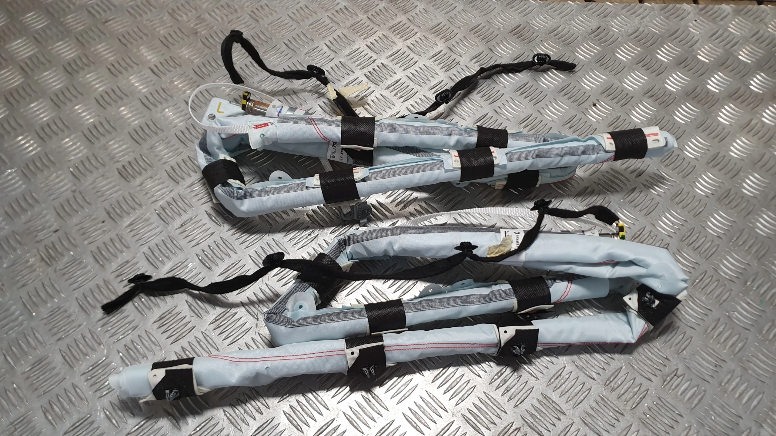 пиропатрон правая подушки безопасности Dacia JOGGER 22-