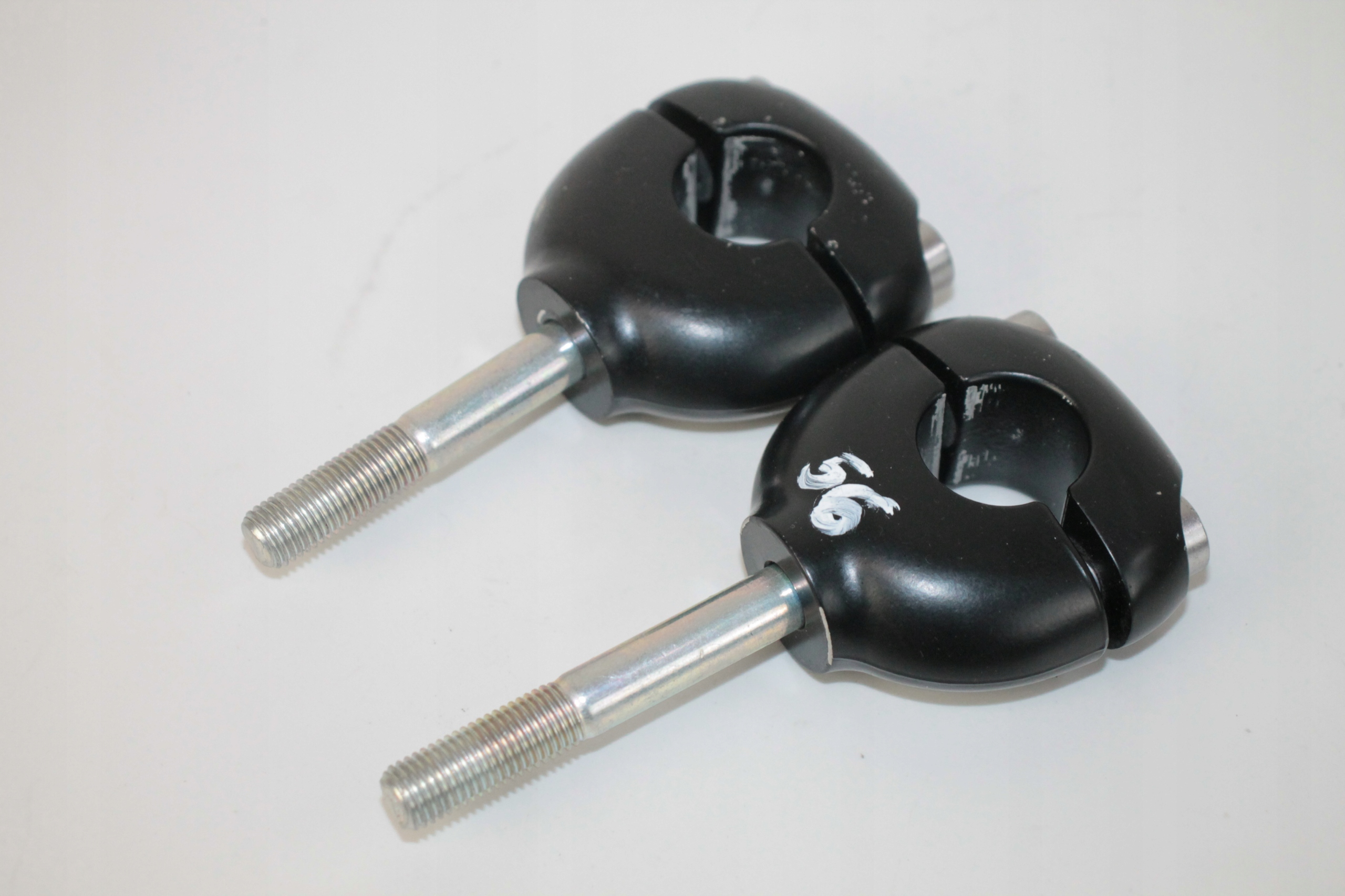 21 - TRIUMPH SCRAMBLER 900 RISERY КРЕПЛЕНИЕ НА РУЛЬ