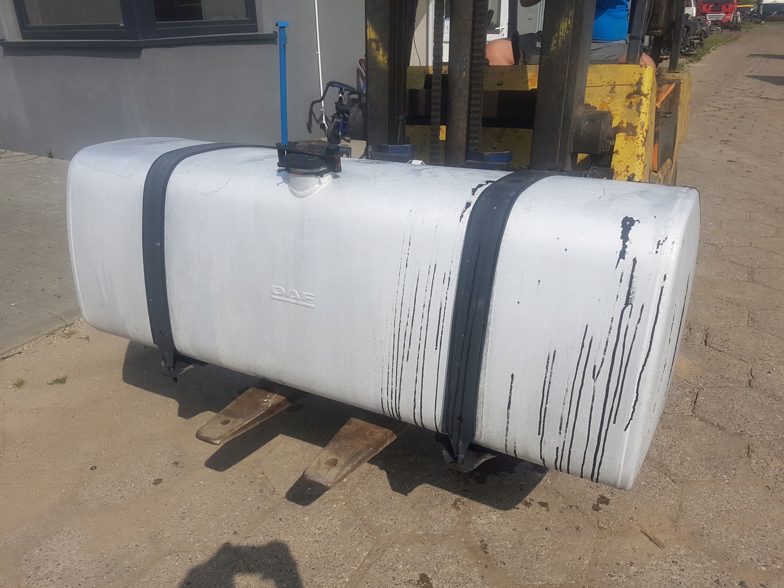 ПАЛИВНИЙ БАК 600Л. DAF XF 105 75 85 CF
