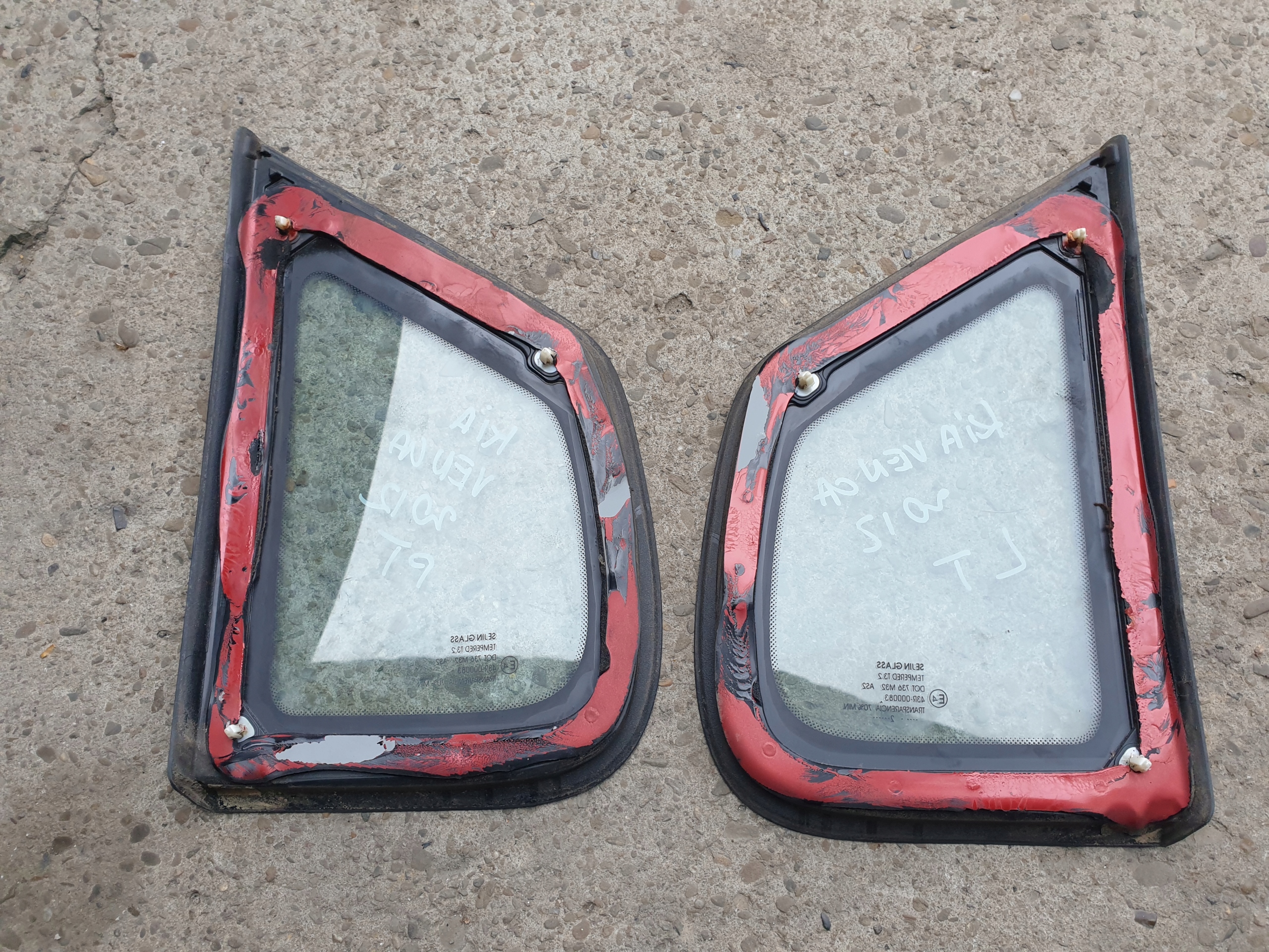 window rear side left bodywork KIA VENGA 2009- Z 2012 ROKU