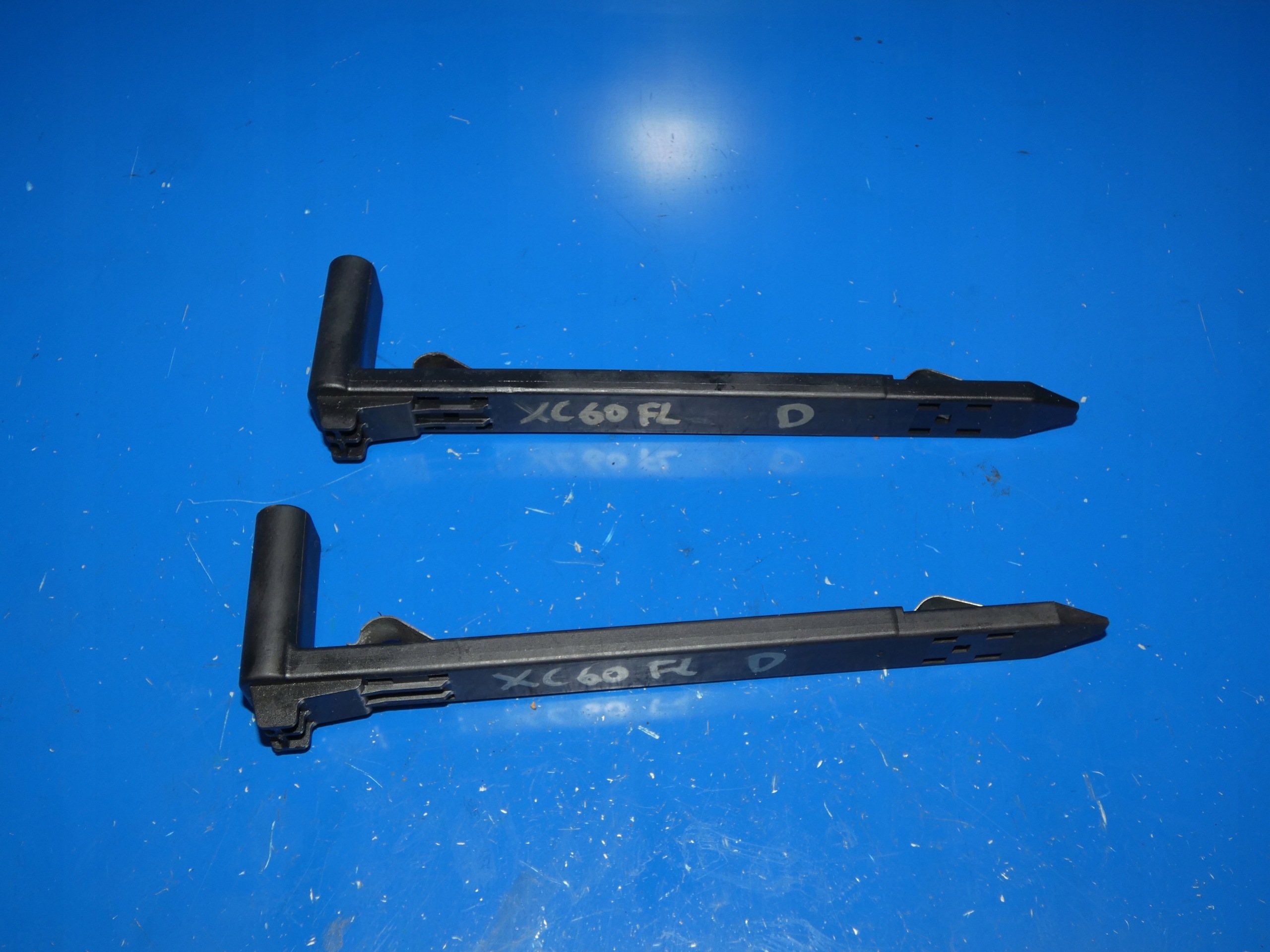 VOLVO XC60 and SLEDZ holder lights long