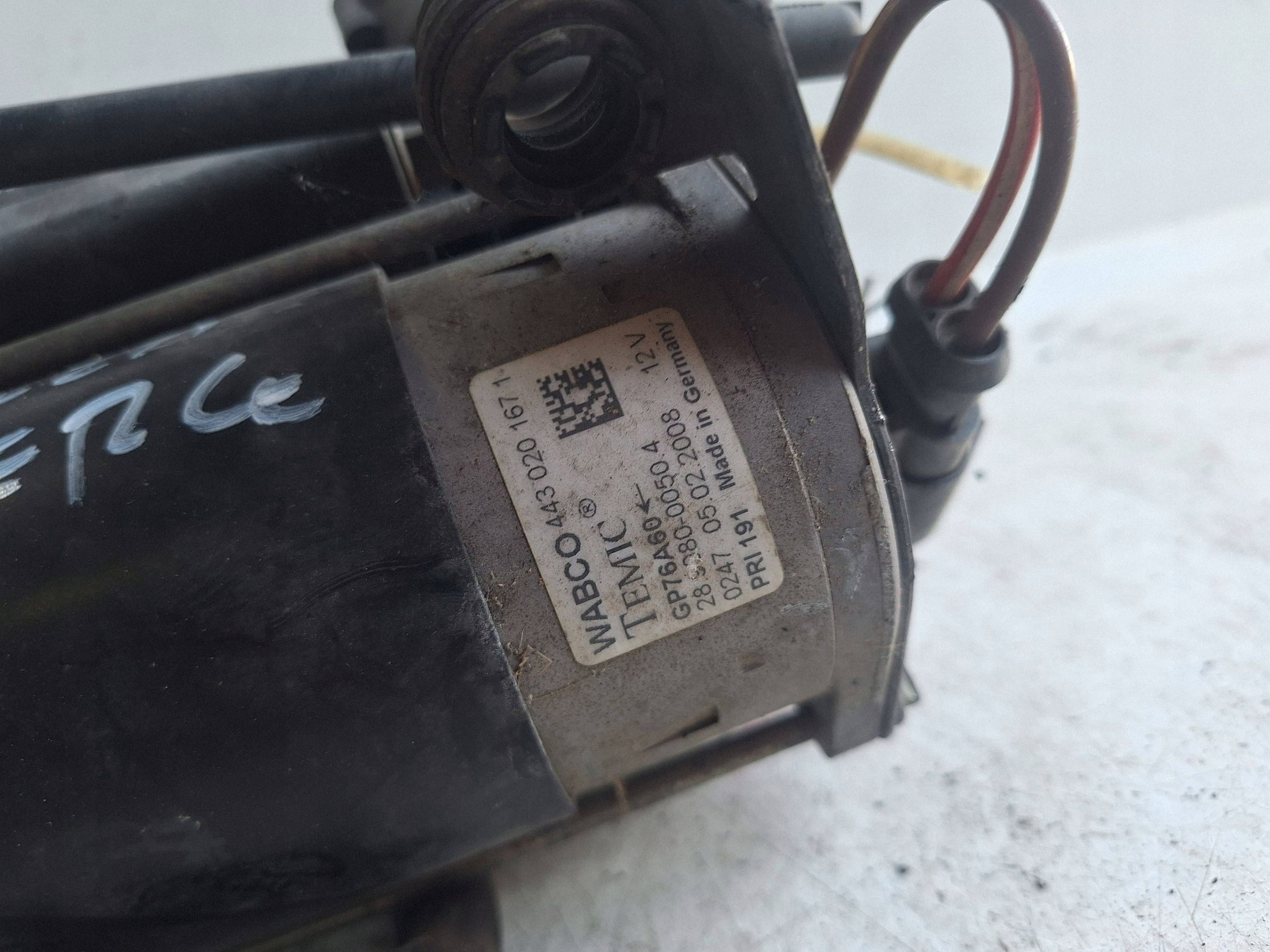 MERCEDES E-KLASA W211 02-08 compressor; springing 21132003040