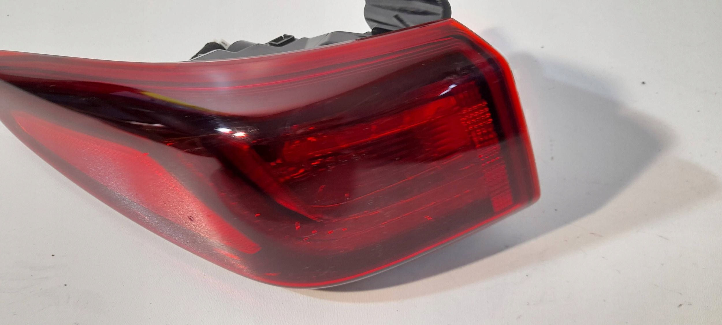 Hyundai Kona and light rear left 92401J90 (R680)