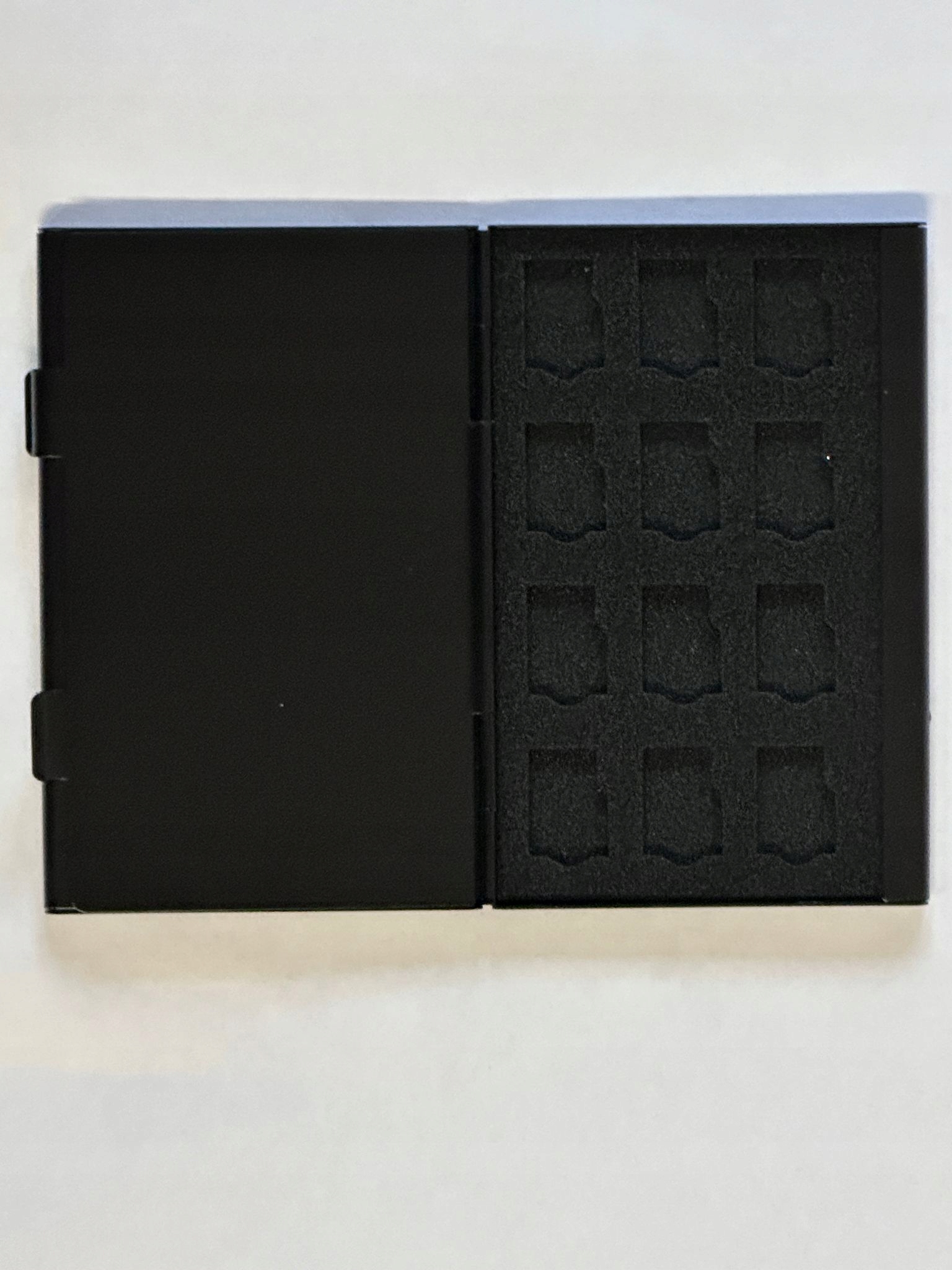 METALOWE LEKKIE PRAKTYCZNE ETUI NA KARTY MIKRO SD KARTY SIM Model BLACK