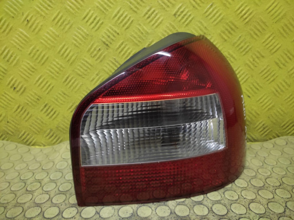 AUDI A3 8L light right rear part 8L0945096