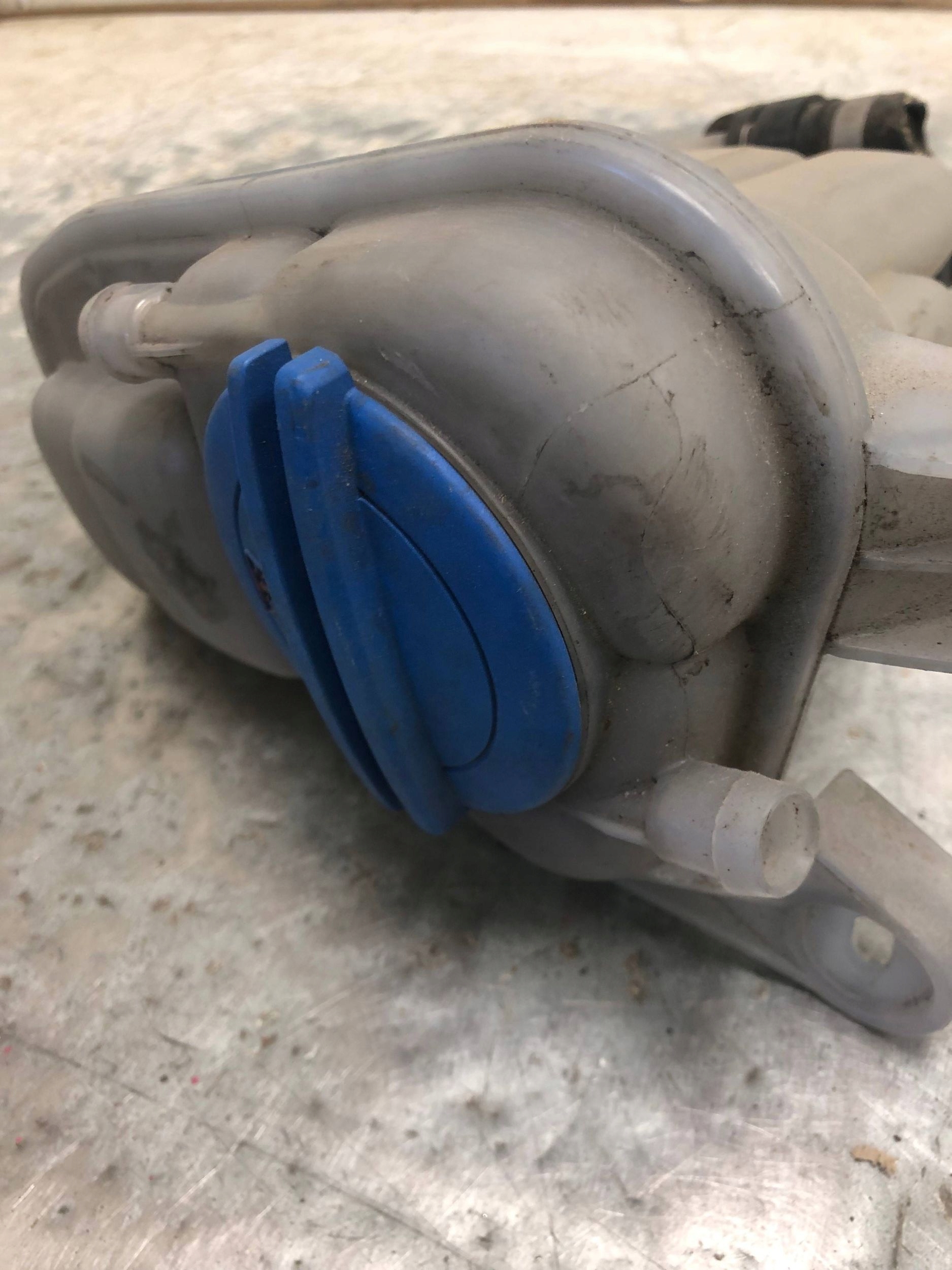 Réservoir eau AUDI A4 B8 A5 8K0121403Q