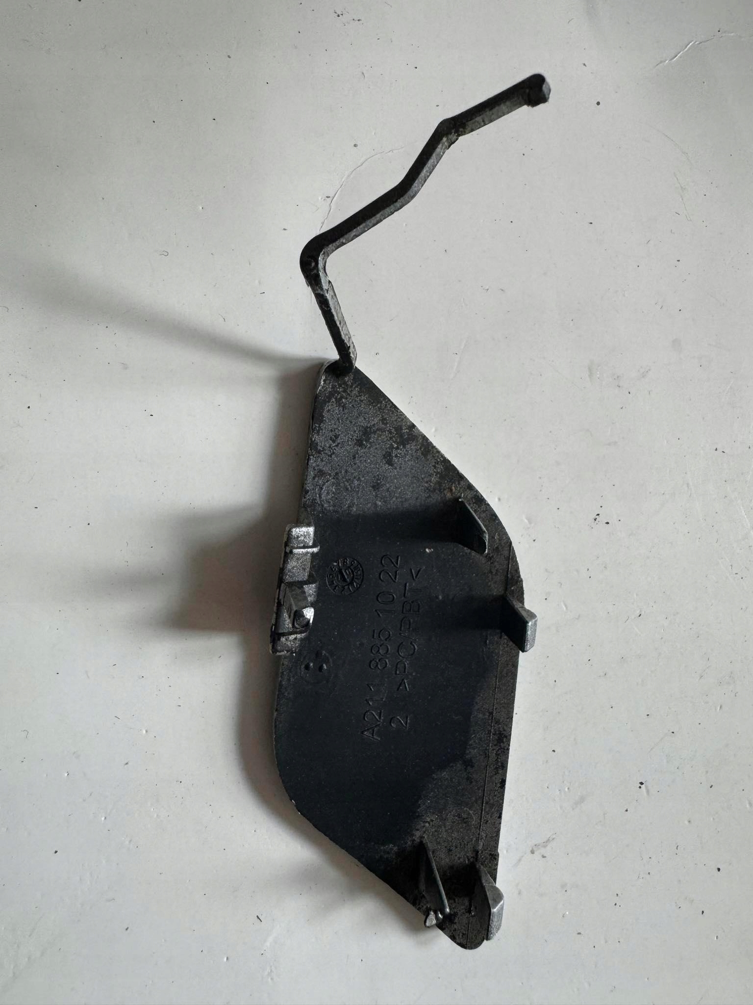 MERCEDES E-class W211 08r. -> towing hook cap of a bumper front A2118851022