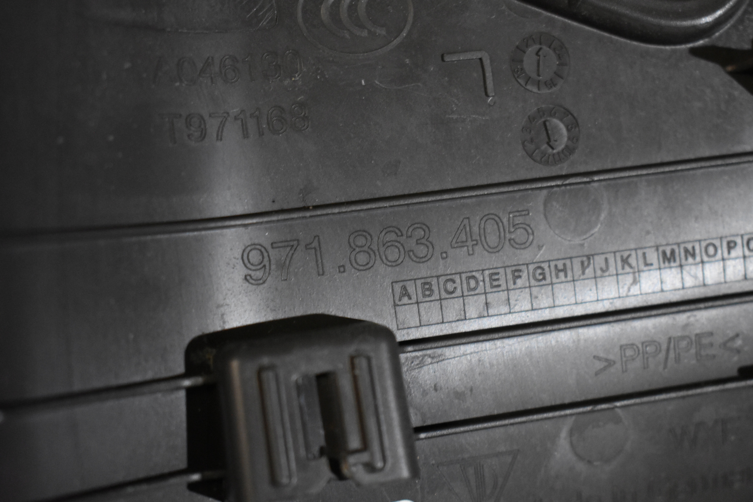 moulding cap of the threshold left PORSCHE PANAMERA 971 1