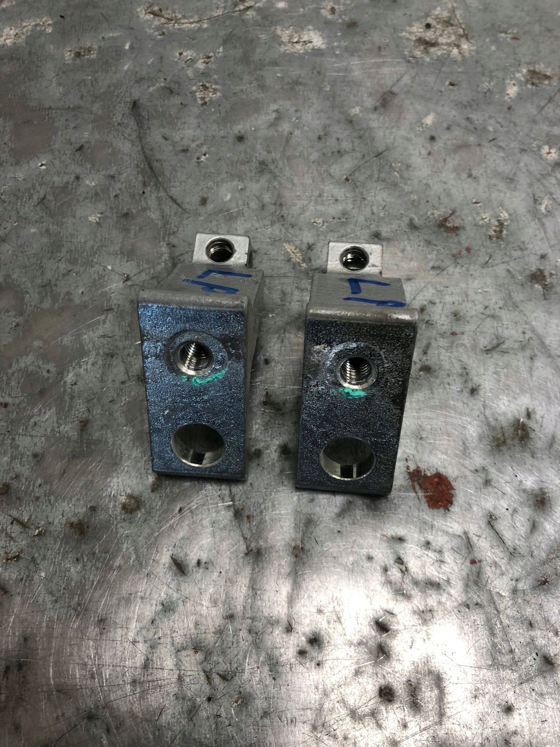 hinge door left front LA7W VW PASSAT B8 KOMBI 8X0831403E