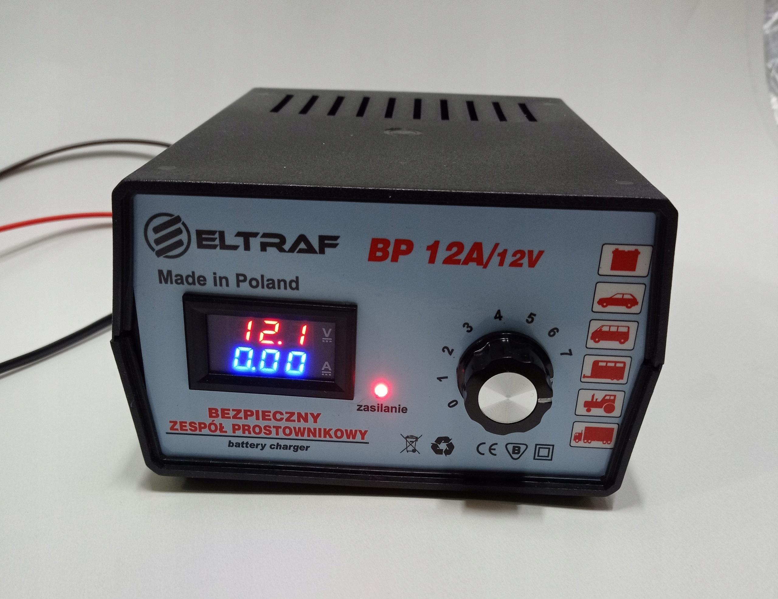 PROSTOWNIK 12A /12V Z REGULACJĄ ( A V )