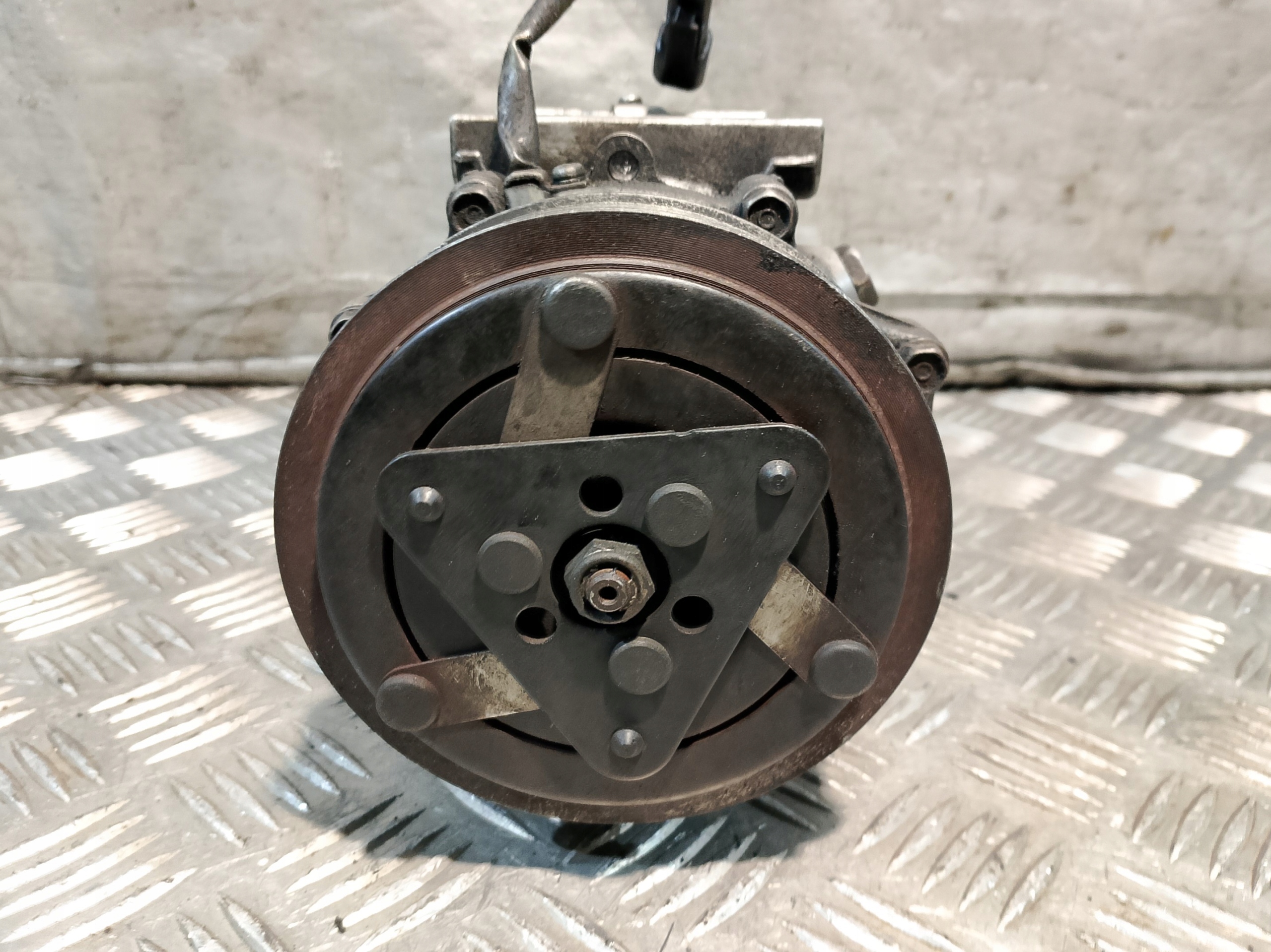 compressor compressor; of the air conditioning 3M5H-19D629-HE