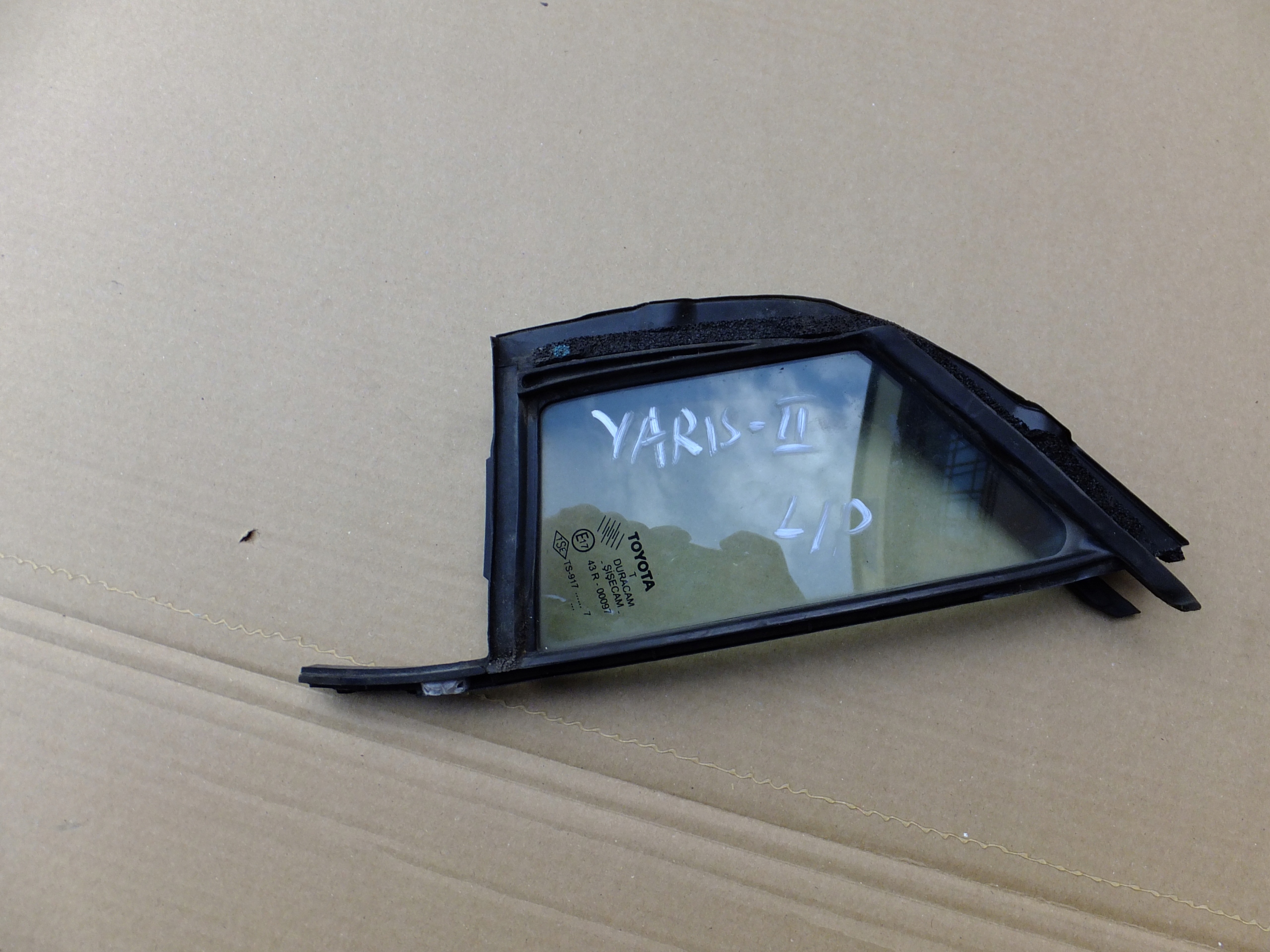 window left front toyota yaris II 2007r