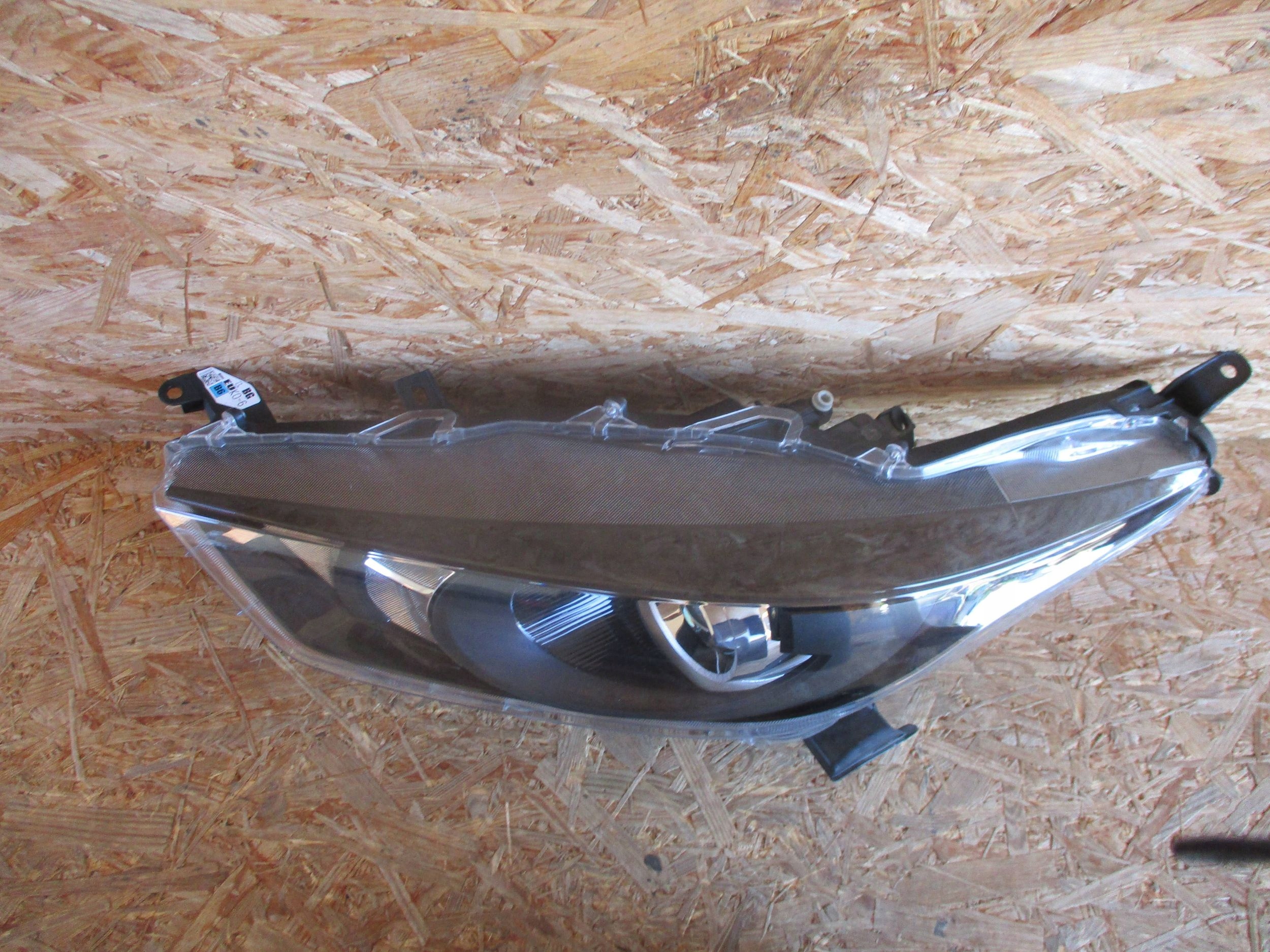 light front front left TOYOTA YASRIS IV lens