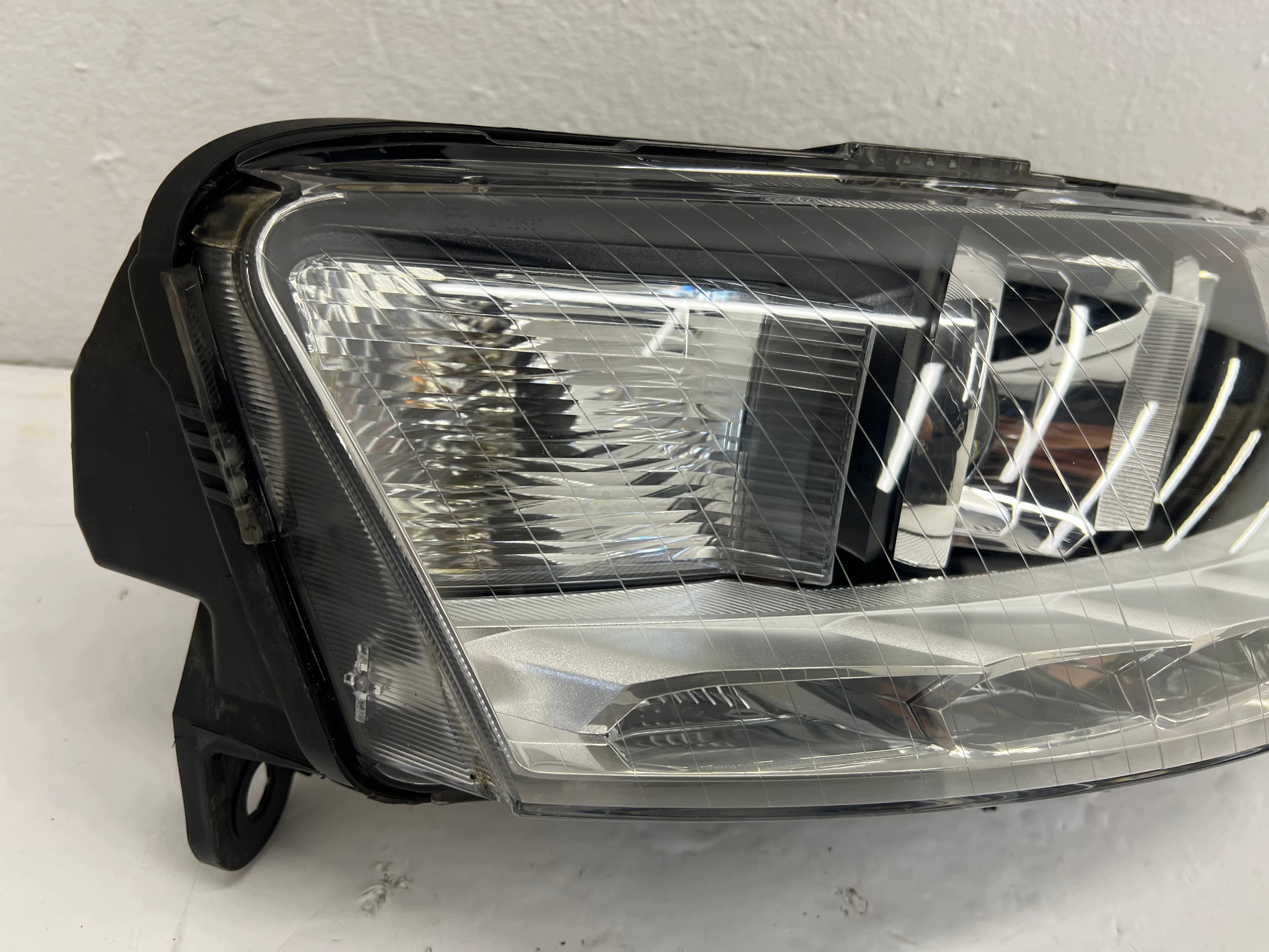AUDI A6 C6 LIFT light front right BI-XENON non-setting LED 4F0941030FK EUROP