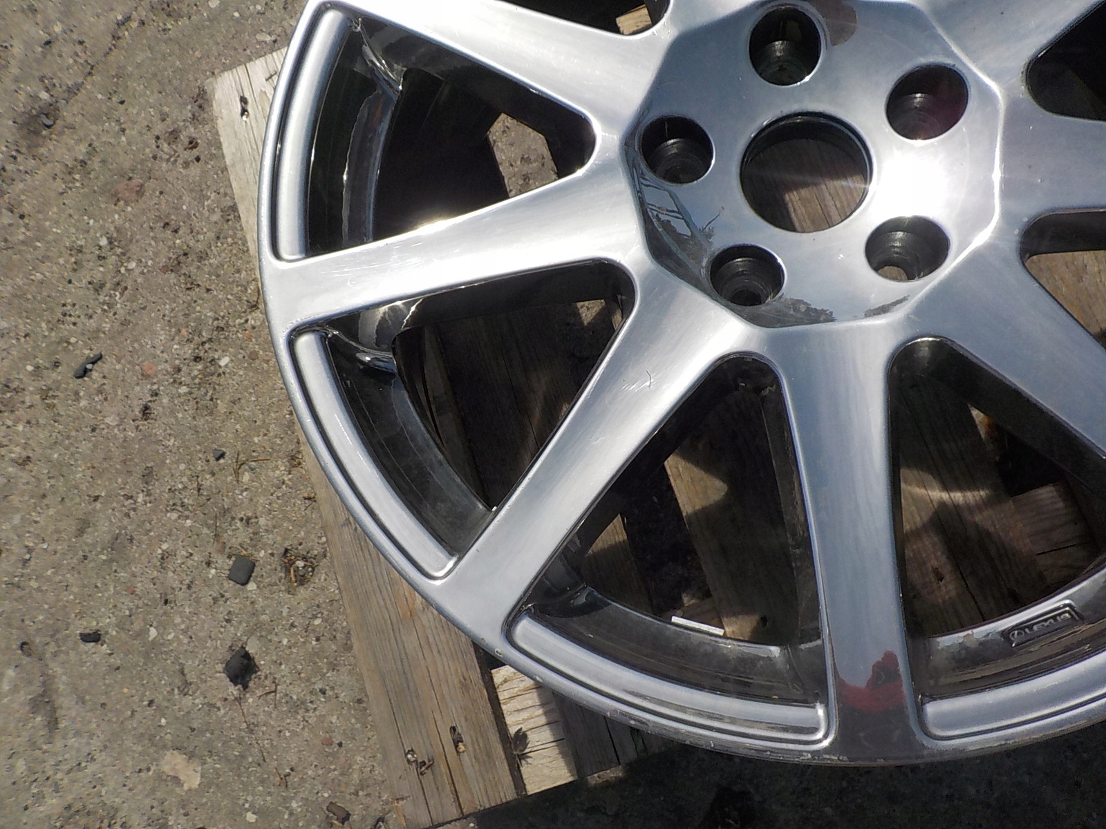 LEXUS IS 220 disk hliníkový R18 5x114.3 ET50