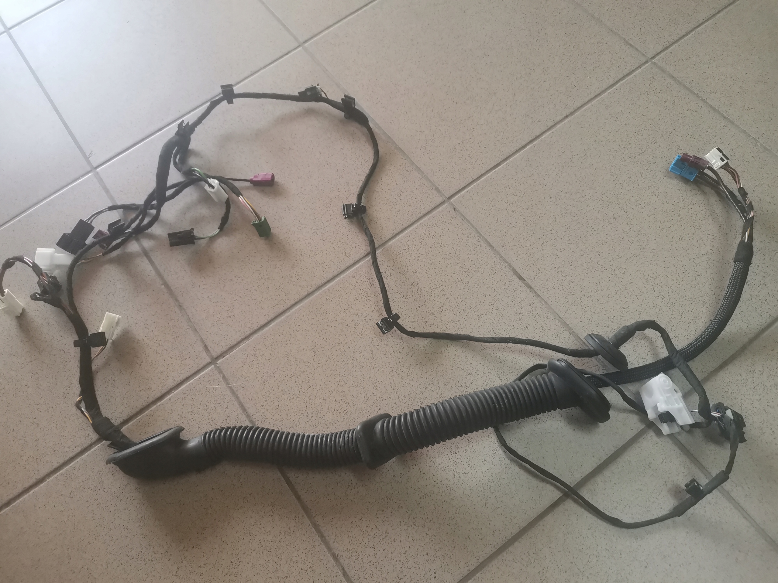 CLA W118 жгут проводов замка водителя