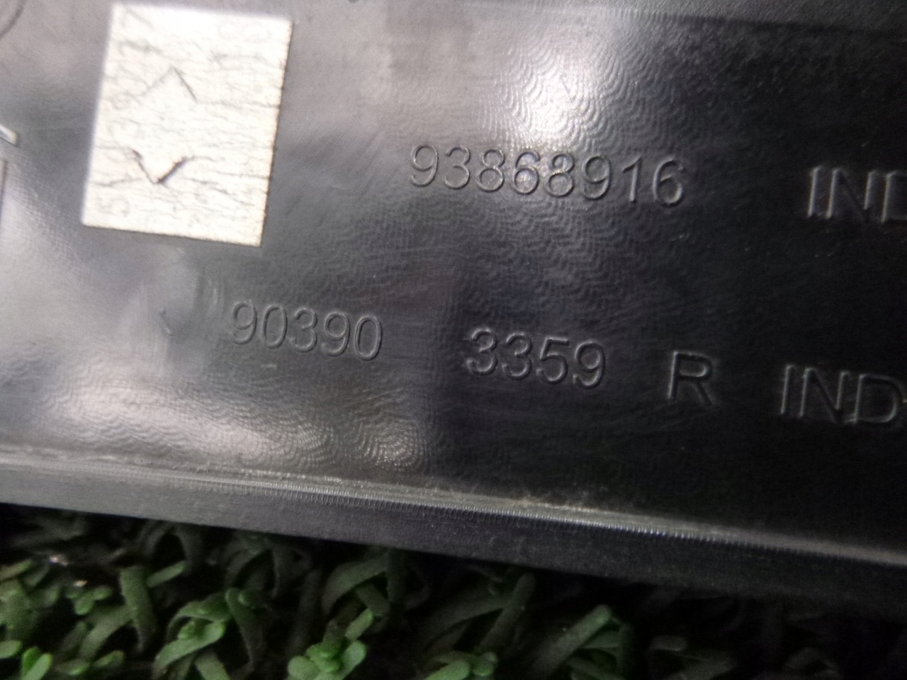 TRAFIC III VIVARO B moulding corner upper left OE