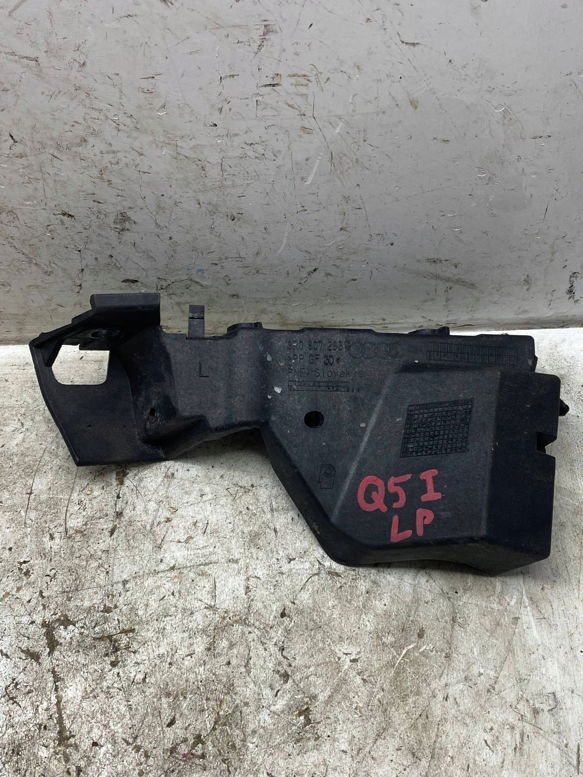 AUDI Q5 8R support holder of a bumper left front front 8R0807283C