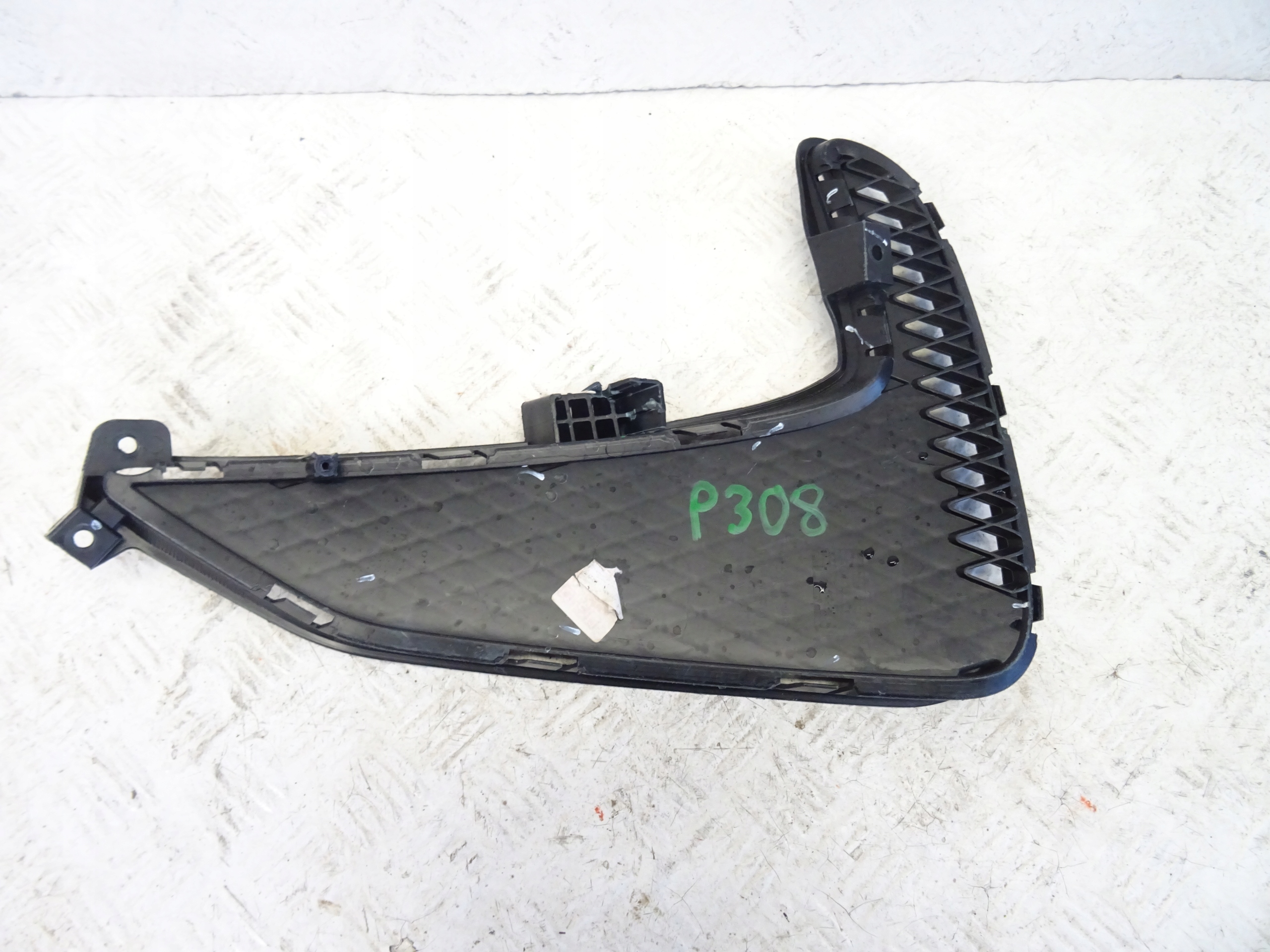 grid of a bumper front front right MG3 MG 3 EV ELECTRIC P11222236R