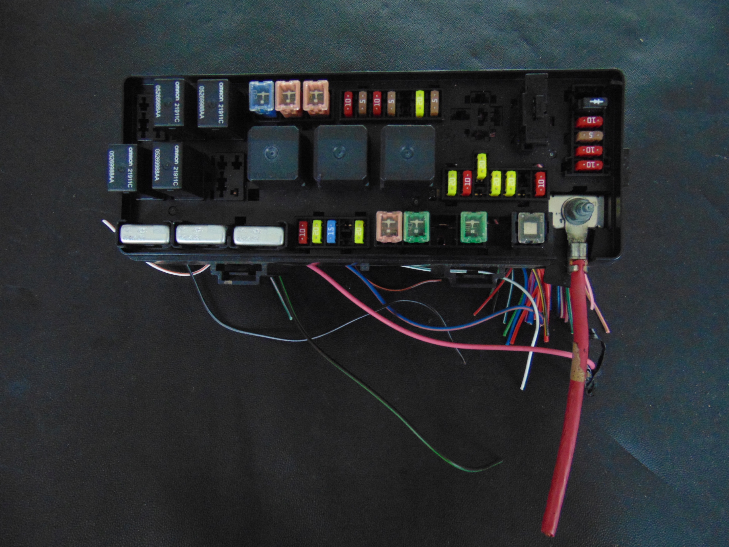 SKRZYNKA BEZPIECZNIKÓW CHRYSLER 300C