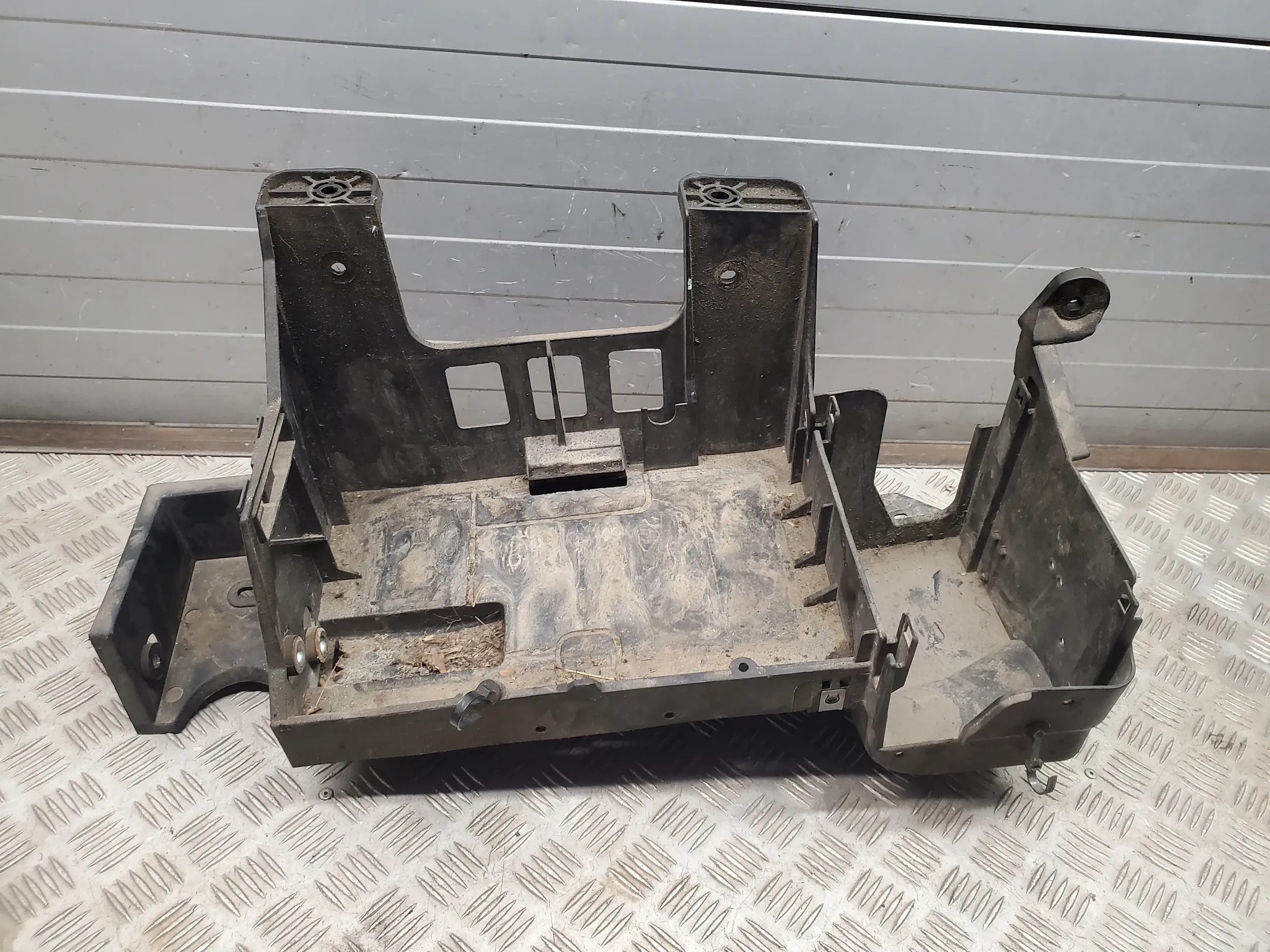Dodge RAM 2010-2018 5.7 OEM 55372500AE Obudowy akumulatorów