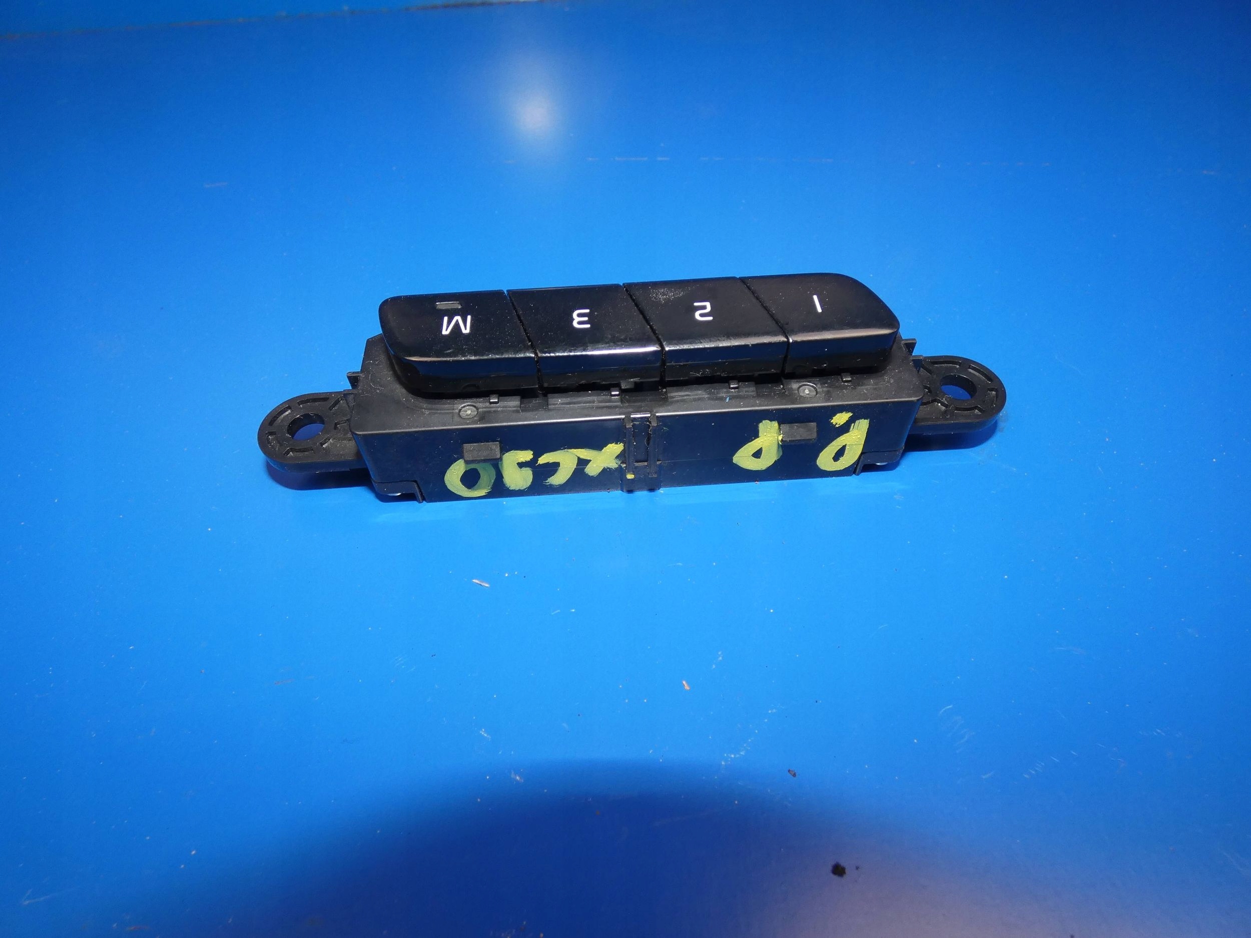 VOLVO XC90 II PRZYCISKI PAMIECI seat right front