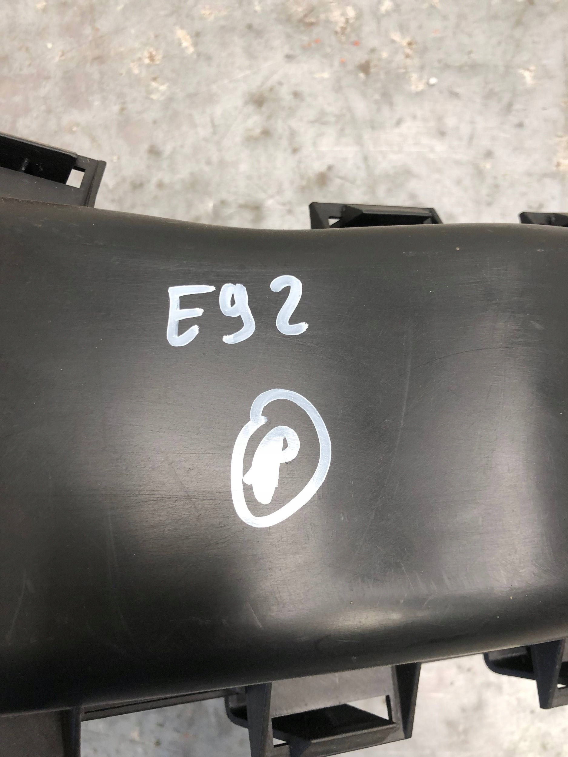 přívod VZDUCHOVÁ TROUBA BMW E92 8045361