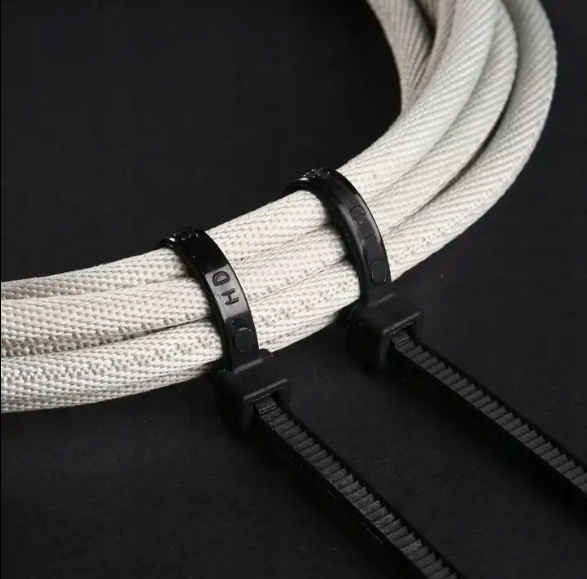 OPASKI OBEJMY TRYTKI TRYTYTKI ZACISKOWE KABLOWE UV CZARNE 4,8X370mm NYLON Długość 370 mm
