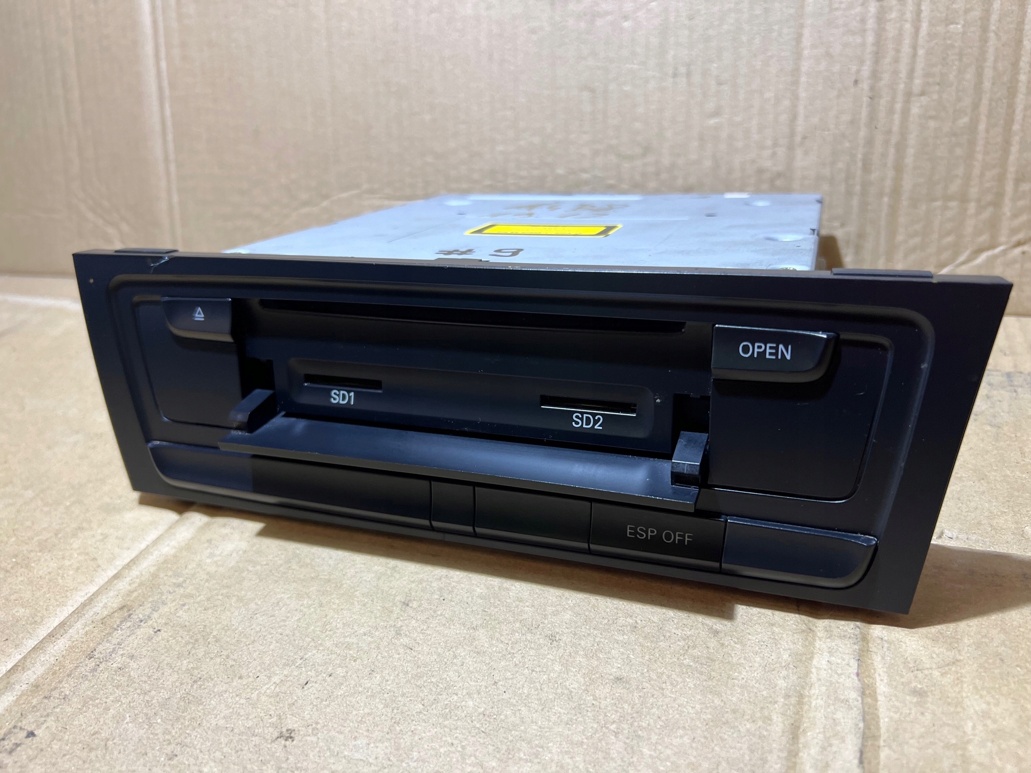 AUDI A4 B8 A5 8T CZYTNIK der Navigation MULTIMEDIA 8T2035666D