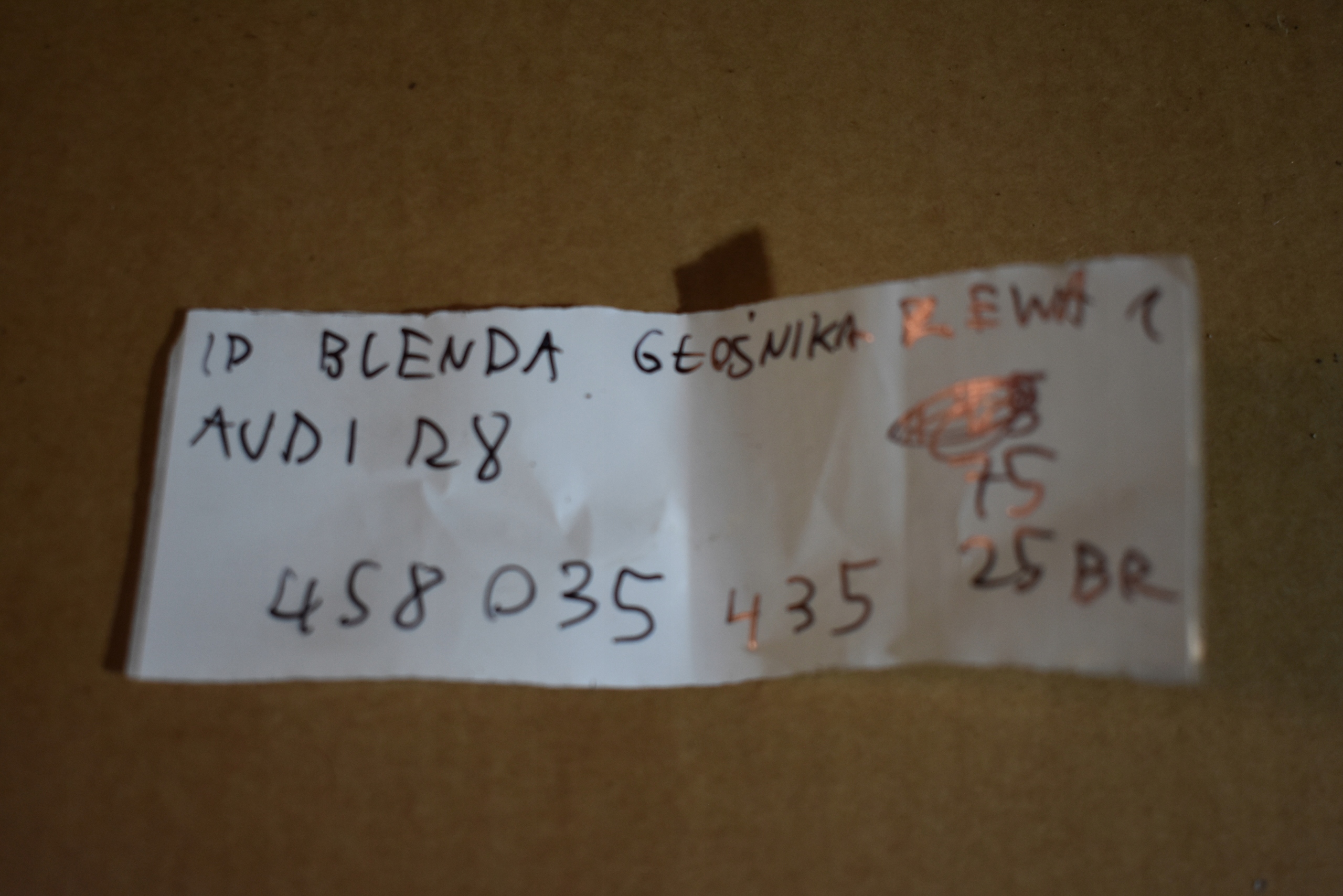 IDEALNA krytka repráku levá AUDI R8 1