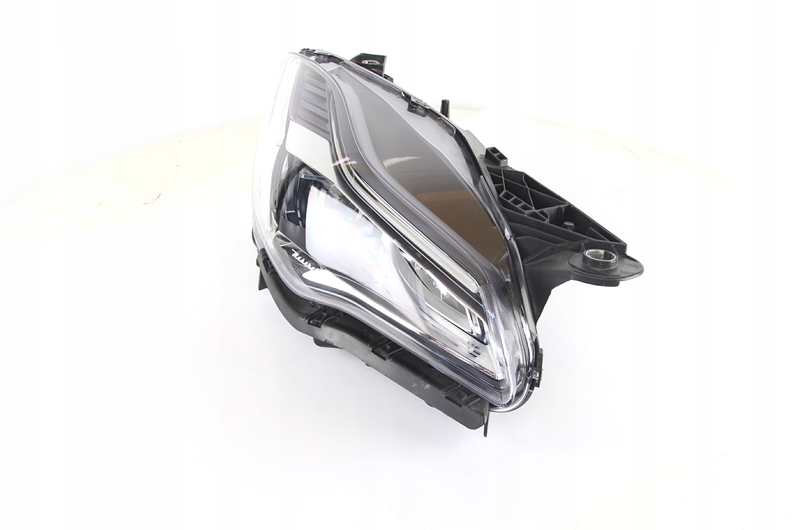 LAMPA PRAWA FULL LED MASERATI QUATTROPORTE Strona zabudowy prawa