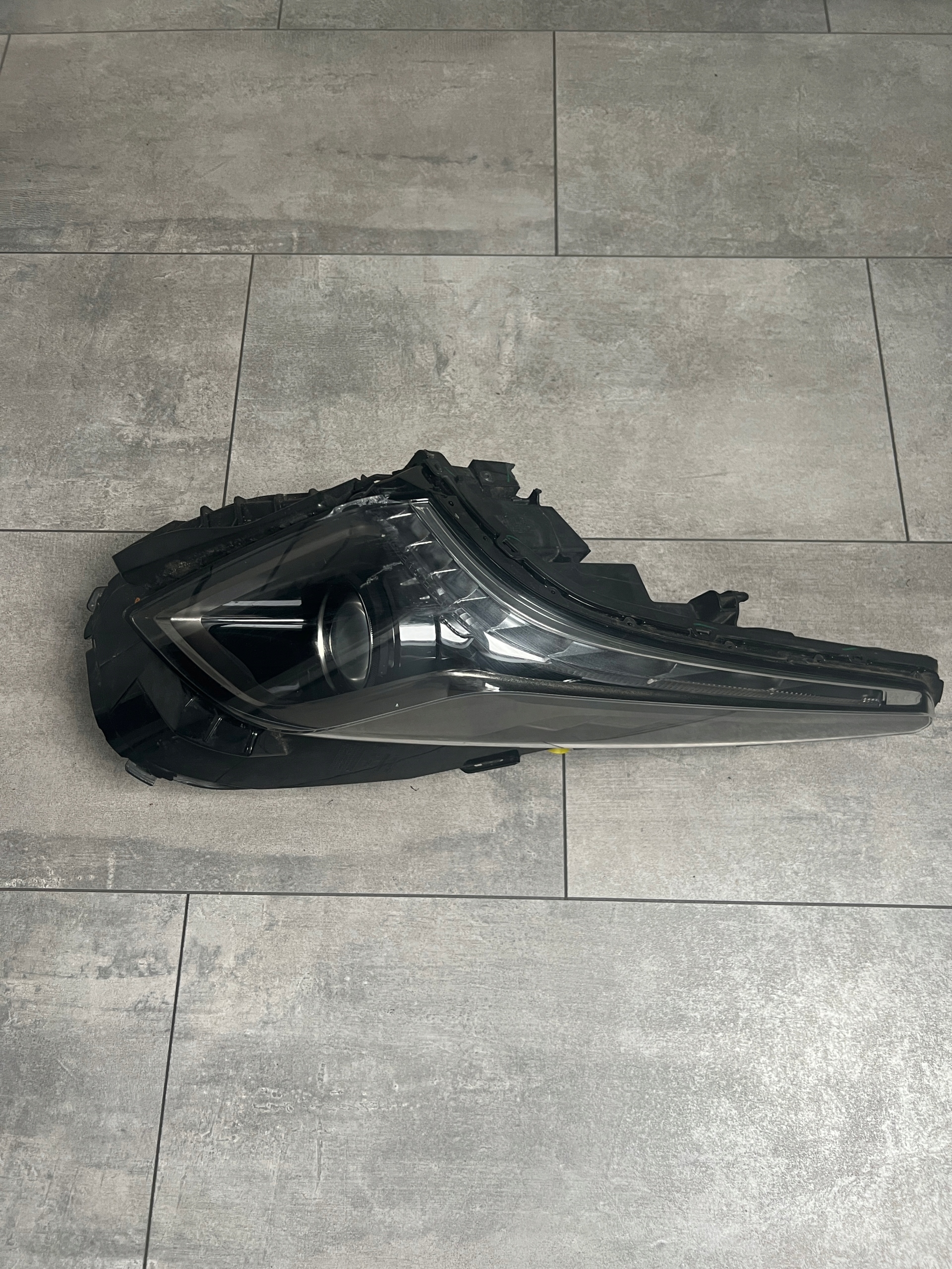 ФАРА ПРАВА ПЕРЕД КАДИЛЛАК КТС III ПОЛНЫЙ КОМПЛЕКТ LED