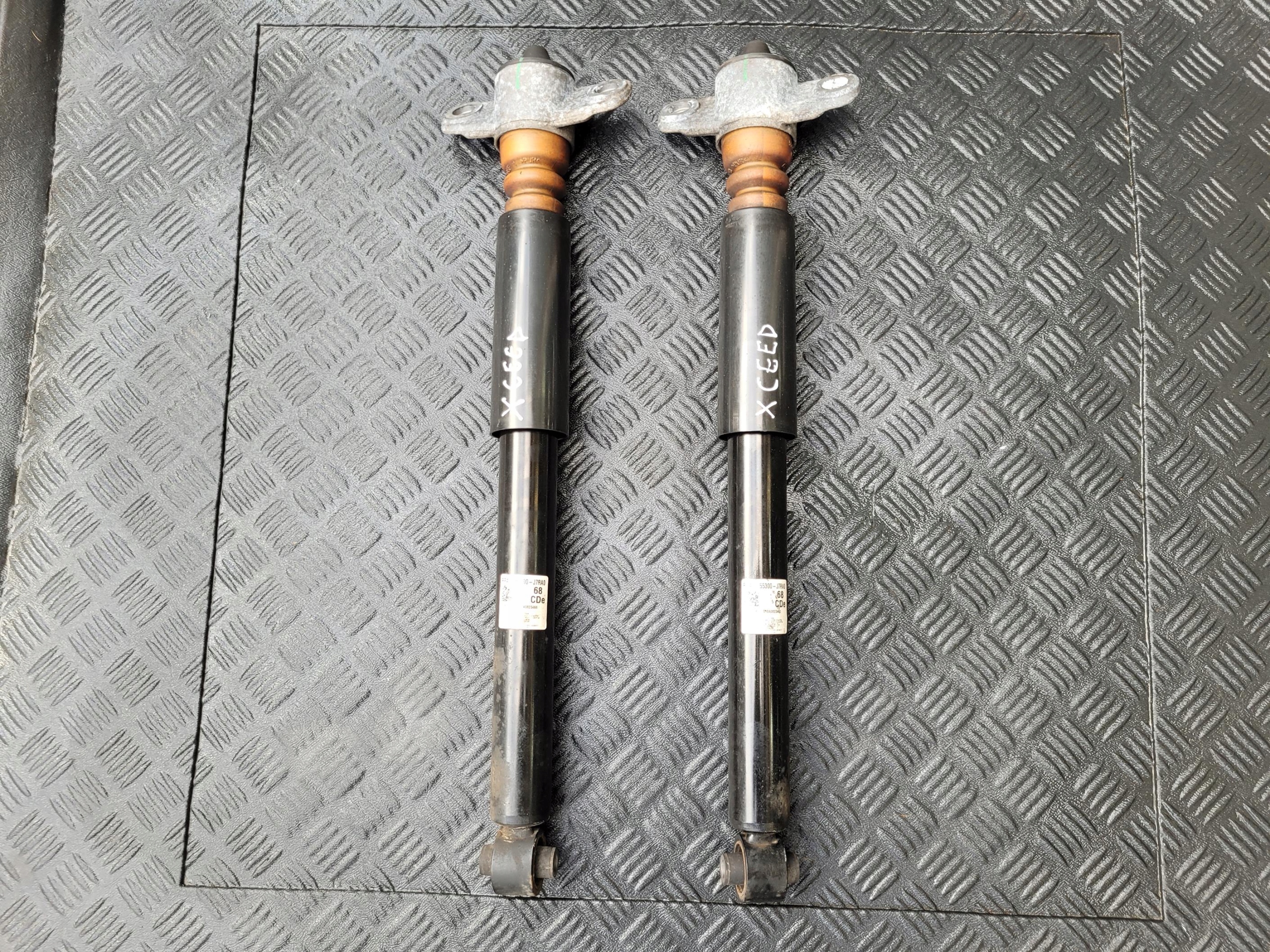 AMORTYZATOR TYL TYLNY 55300-J7RA0 KIA XCEED 1.0 T-GDI