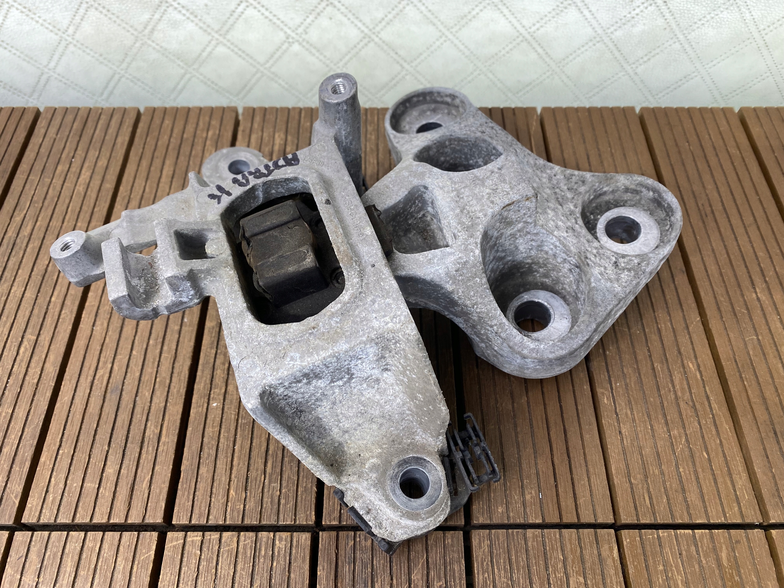 OPEL ASTRA K 15-21 1.6 CDTI holder engine mount 39004957 OE