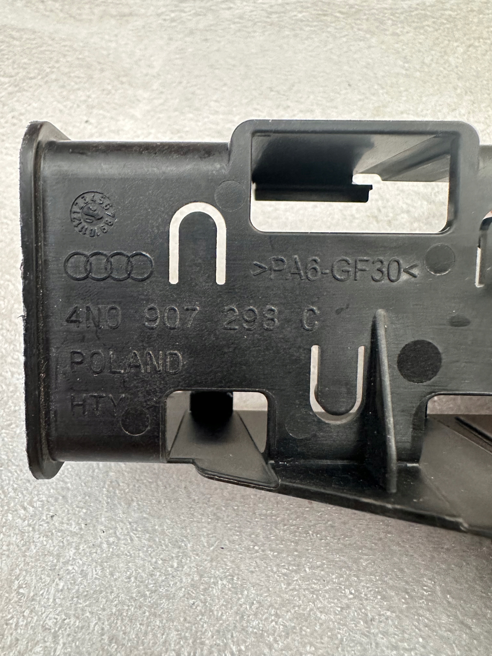 4N0907298 C UCHWYT..