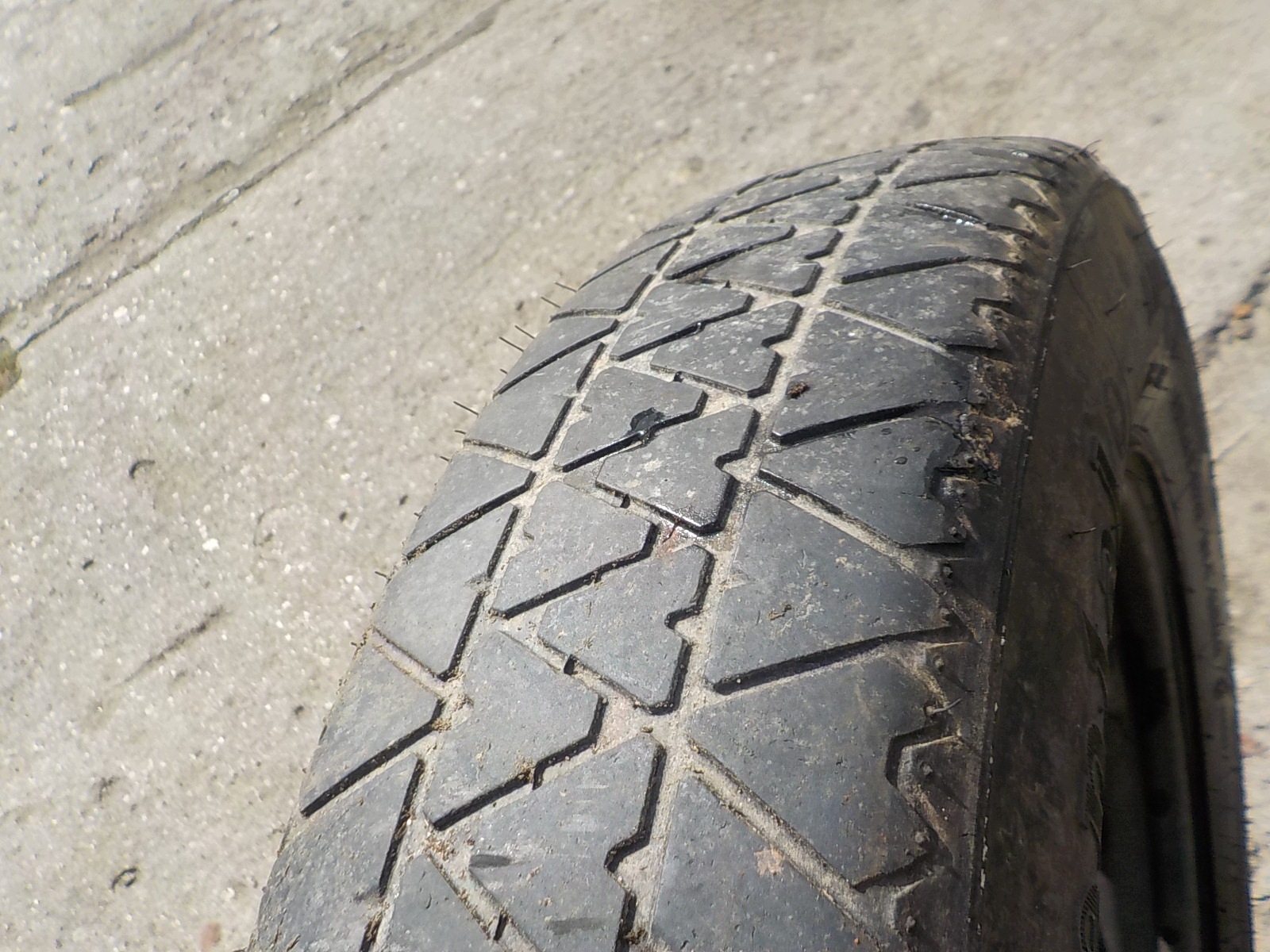 FORD KUGA et Roue de secours R17 5x108 8V41-AA
