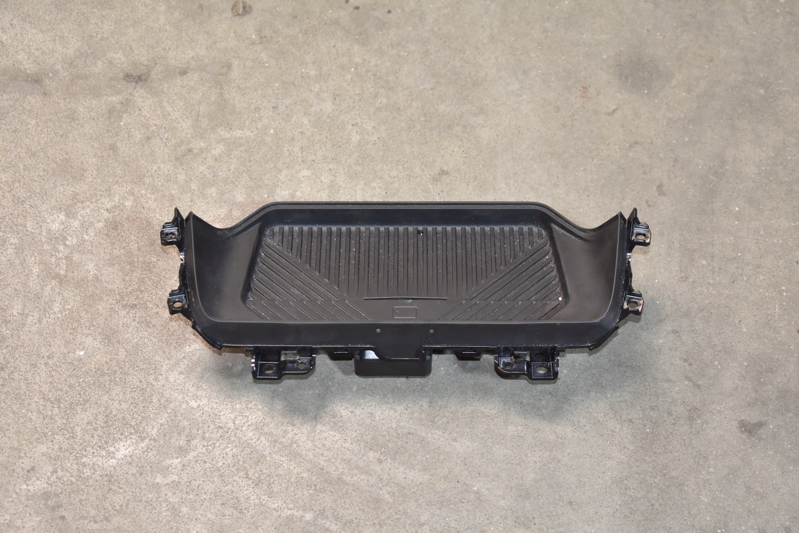 IDEALNA LADOWARKA INDUKCYJNA BMW G70 G60 1