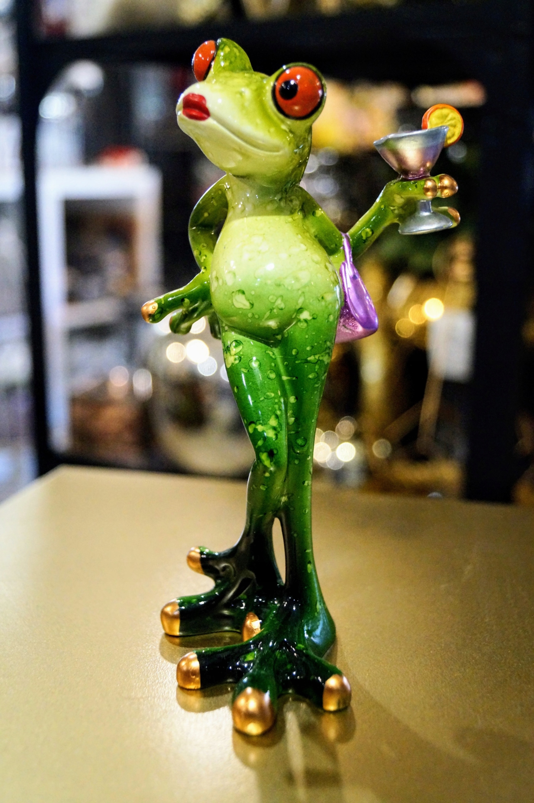 FIGURKA ŻABA Z DRINKIEM Producent Art-Pol