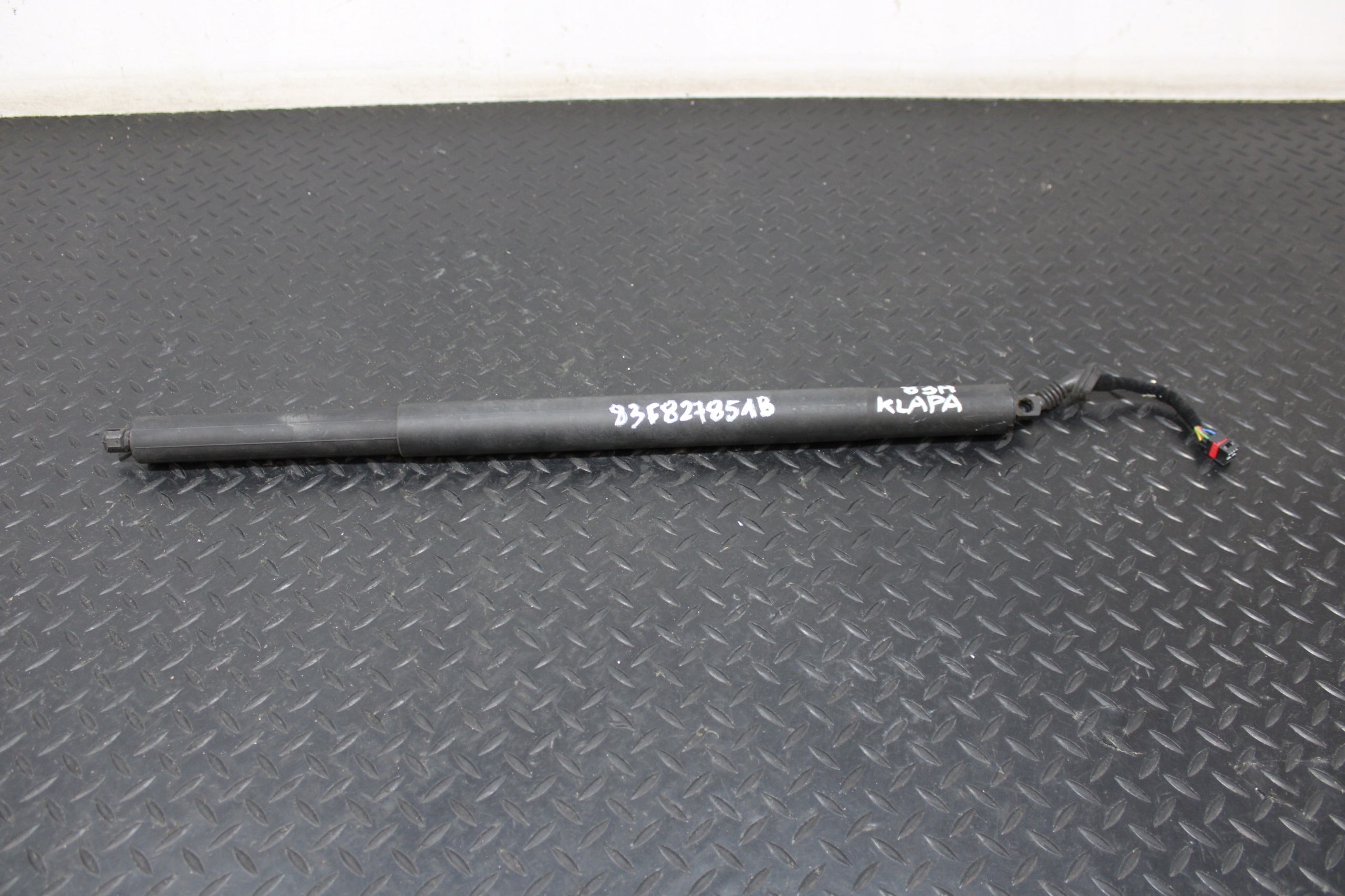 damper electrical bonnet AUDI Q3 II 2 83A 83F827851B
