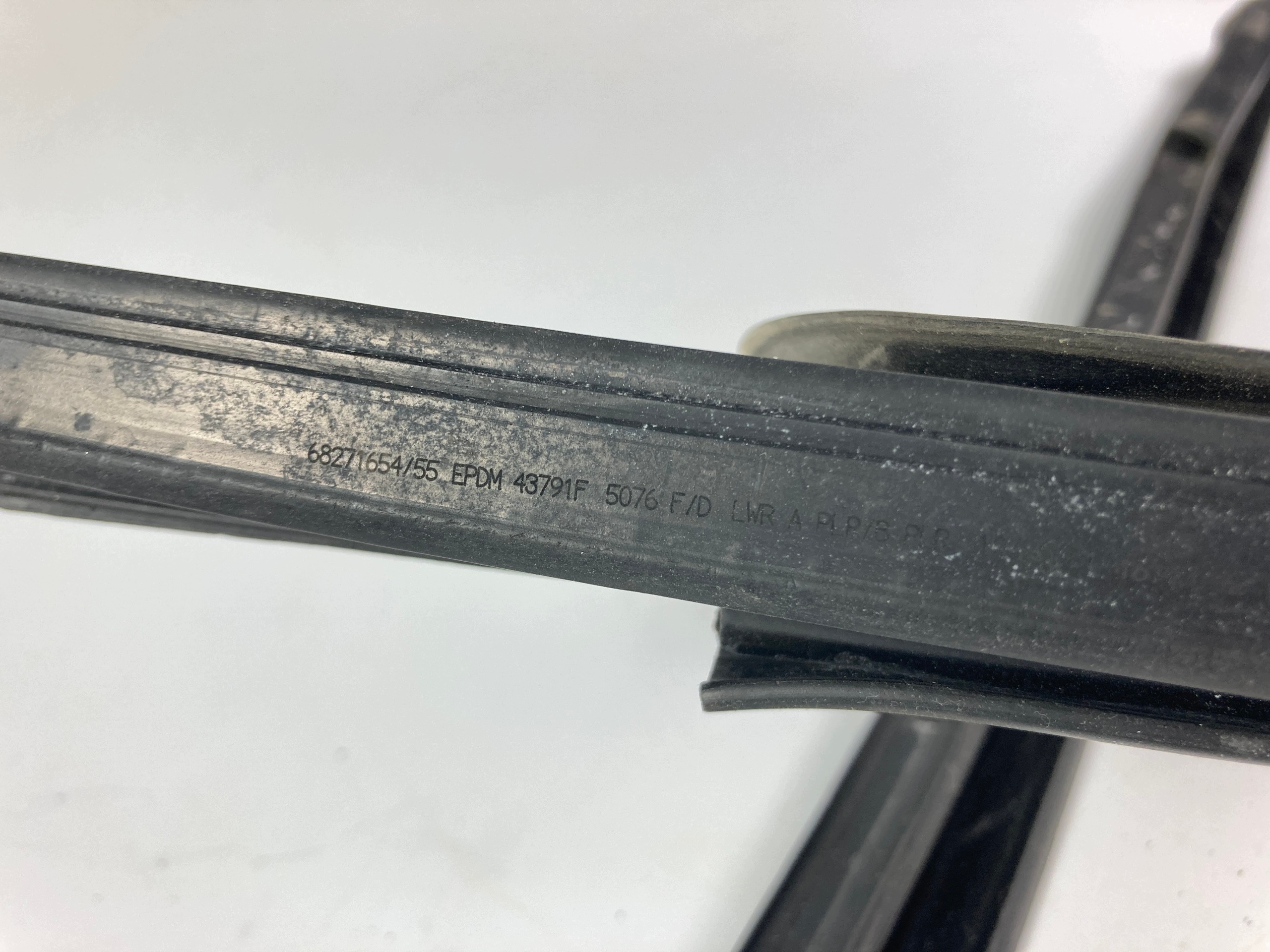 Jeep Wrangler JL gasket windows left front 2018-26