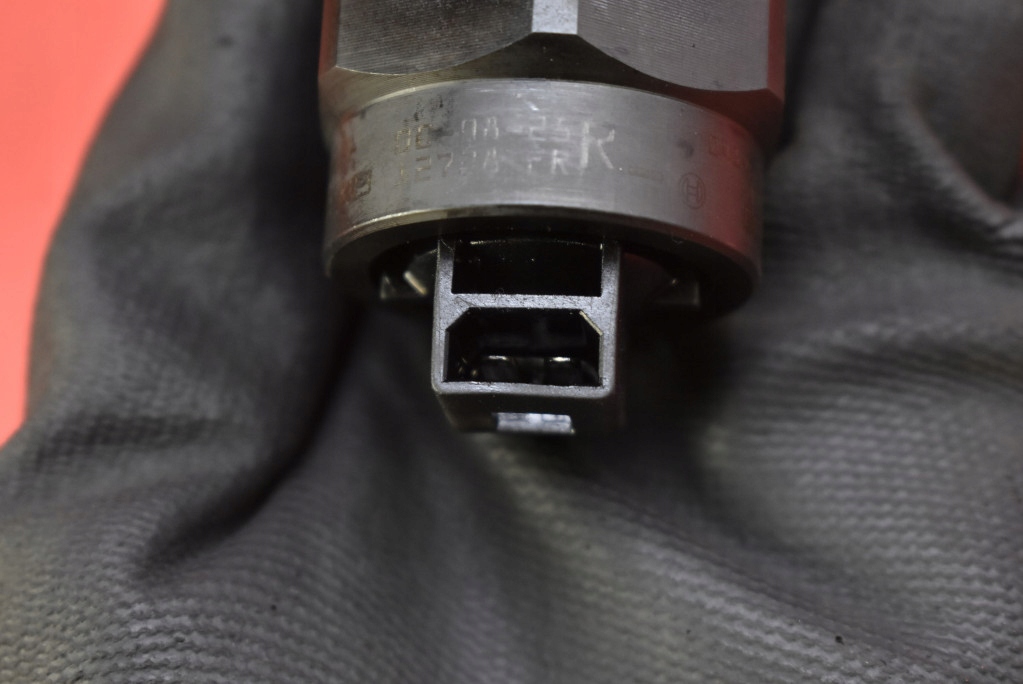 насос форсунка 038130073J 0414720015 vw PASSAT B5 1.9 tdi 101 ЛС 00-05