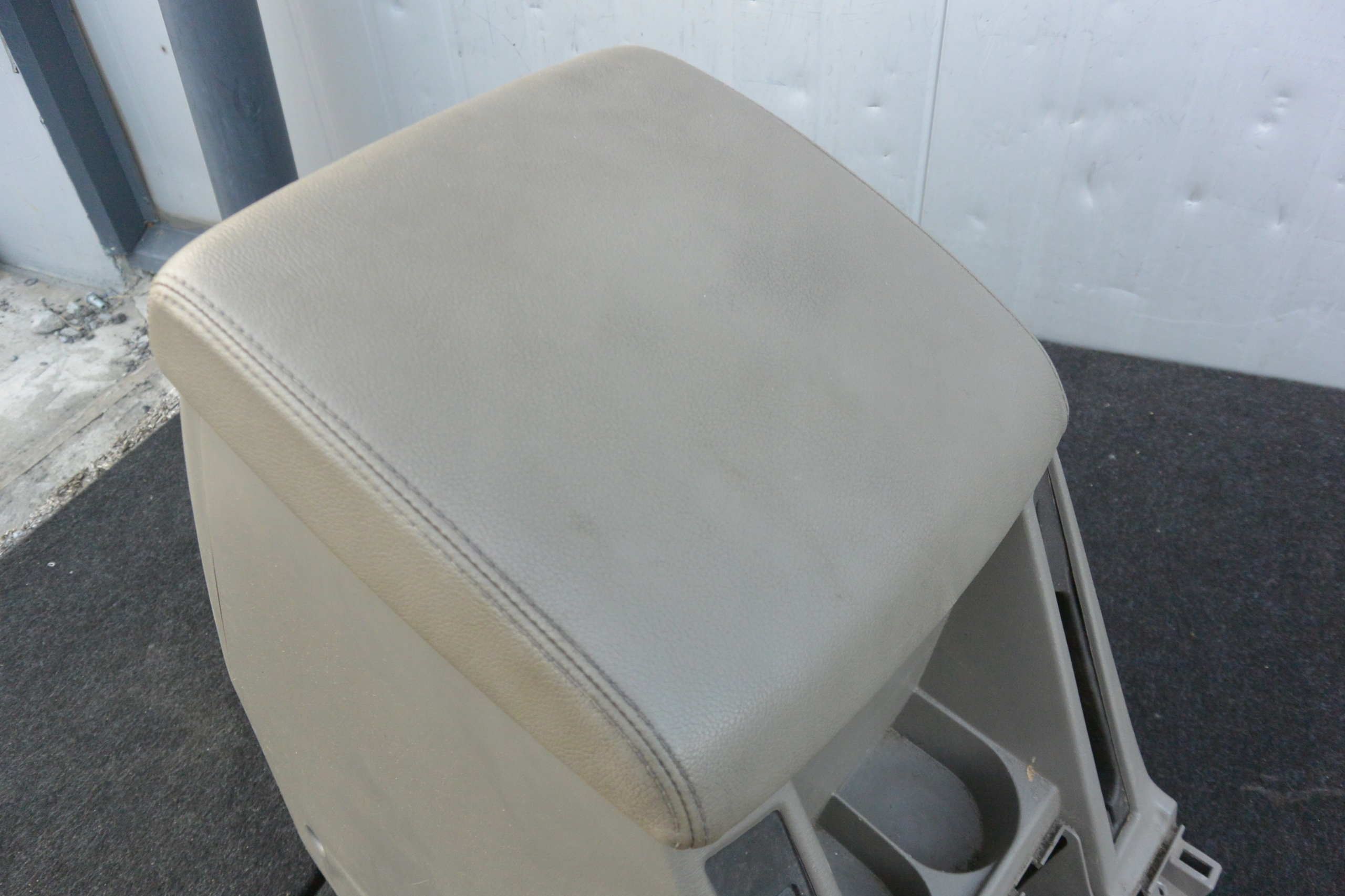 TUNEL central armrest passenger compartment leather NISSAN PATROL Y61
