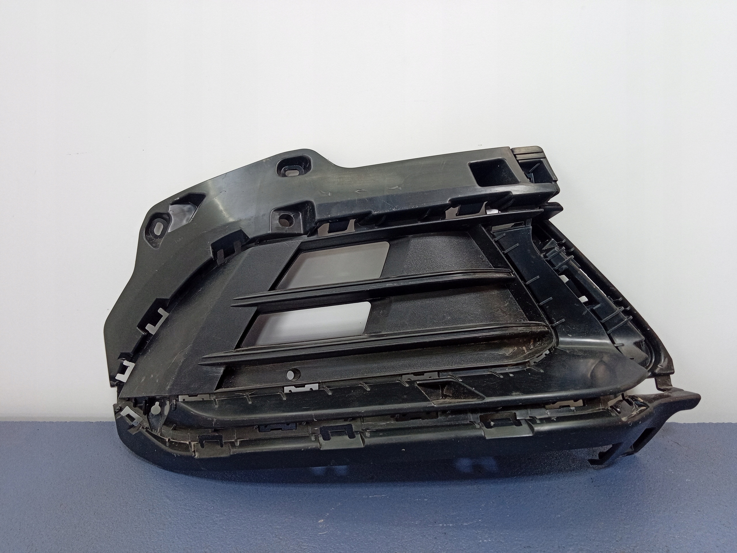 SPORTAGE V решетка бампера передняя правая 86564-R2010