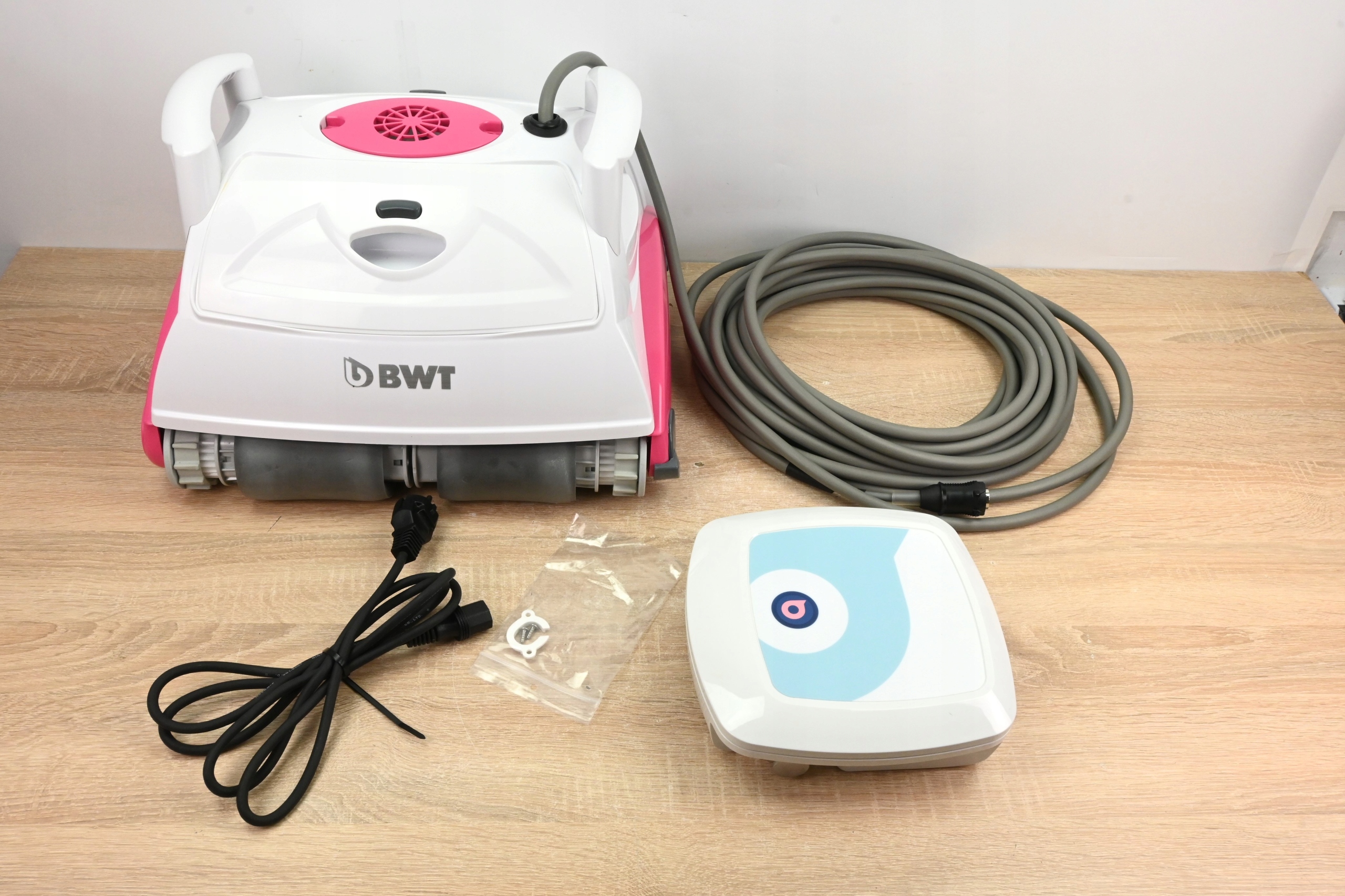 BWT D100 PLUS AUTOMATYCZNY ODKURZACZ BASENOWY ROBOT CZYSZCZĄCY EAN (GTIN) 7290114807722